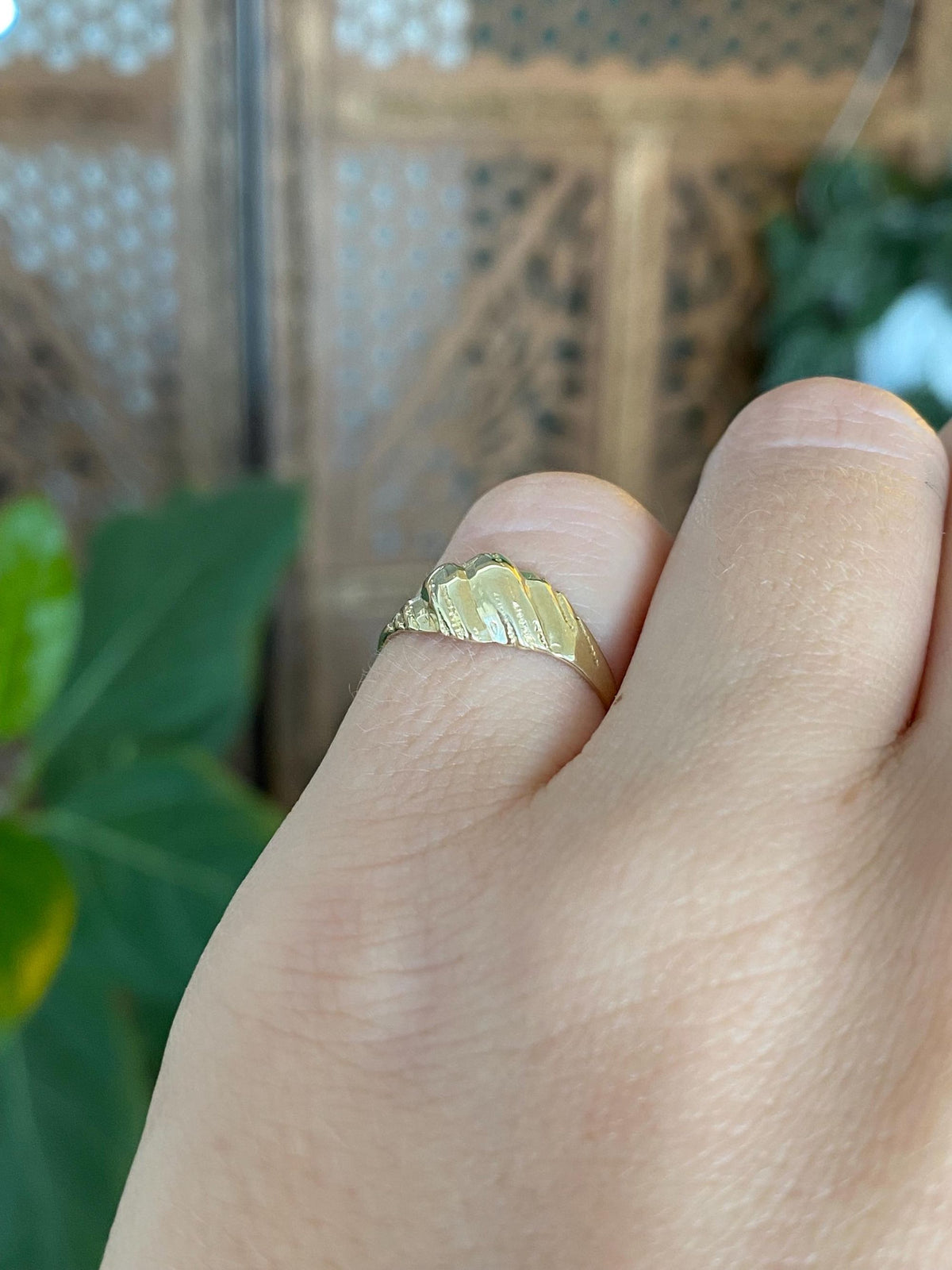 Solid 14k Yellow Gold Scalloped Style Ring - Size 4.75