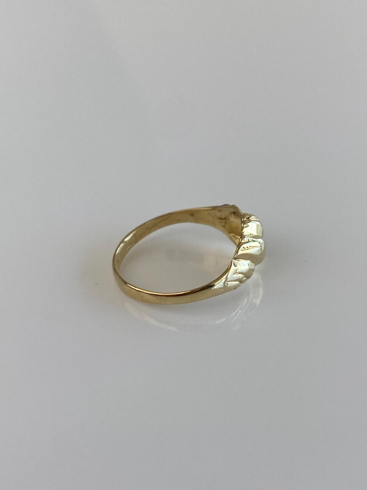 Solid 14k Yellow Gold Scalloped Style Ring - Size 4.75