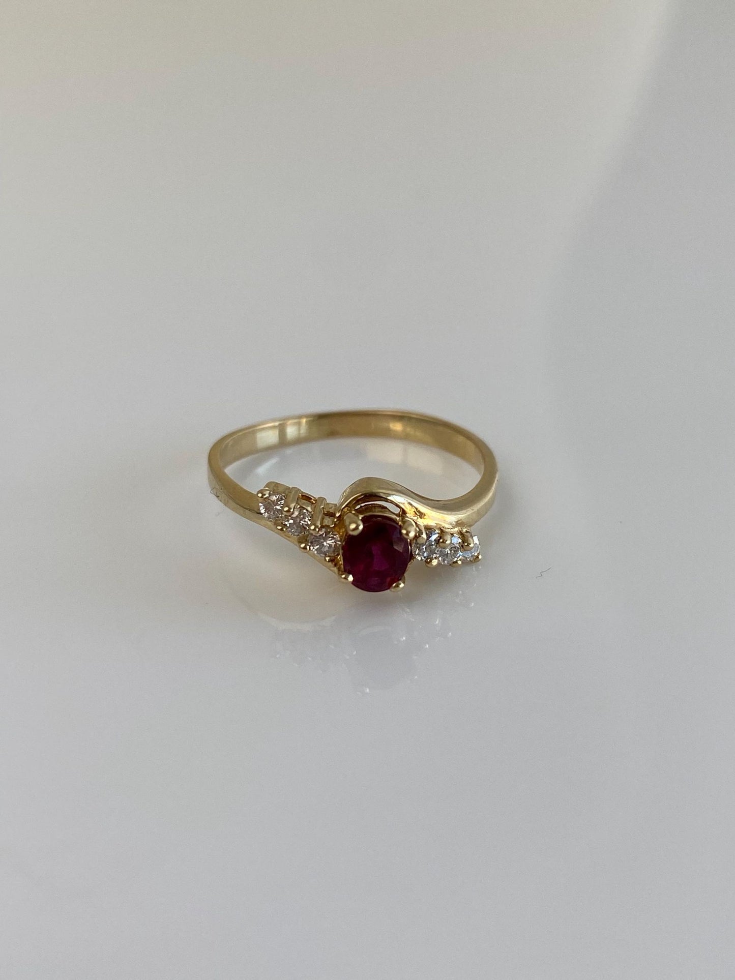 Vintage Solid 14k Yellow Gold Diamond Red Spinel Ring - Size 7.25