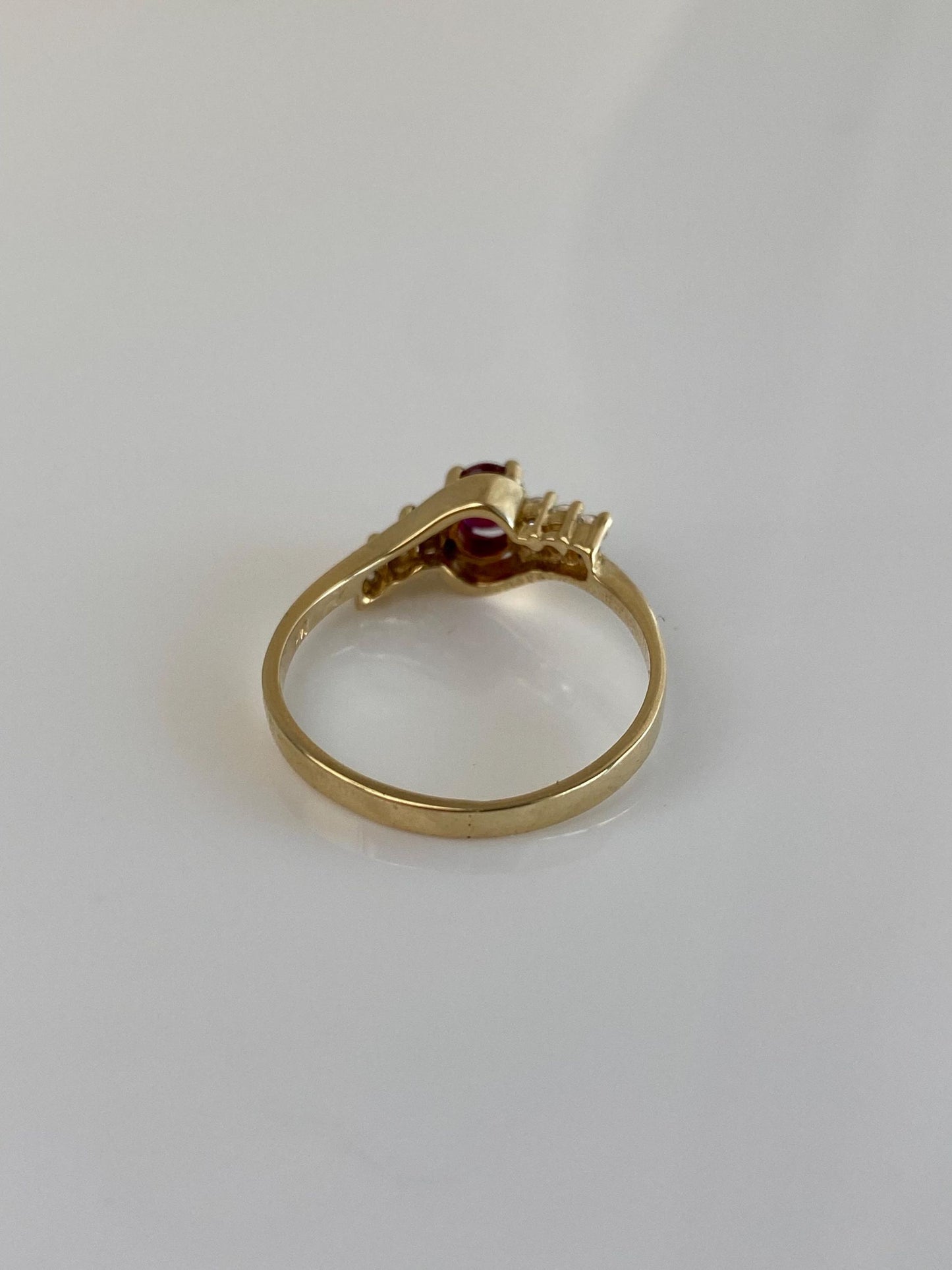 Vintage Solid 14k Yellow Gold Diamond Red Spinel Ring - Size 7.25