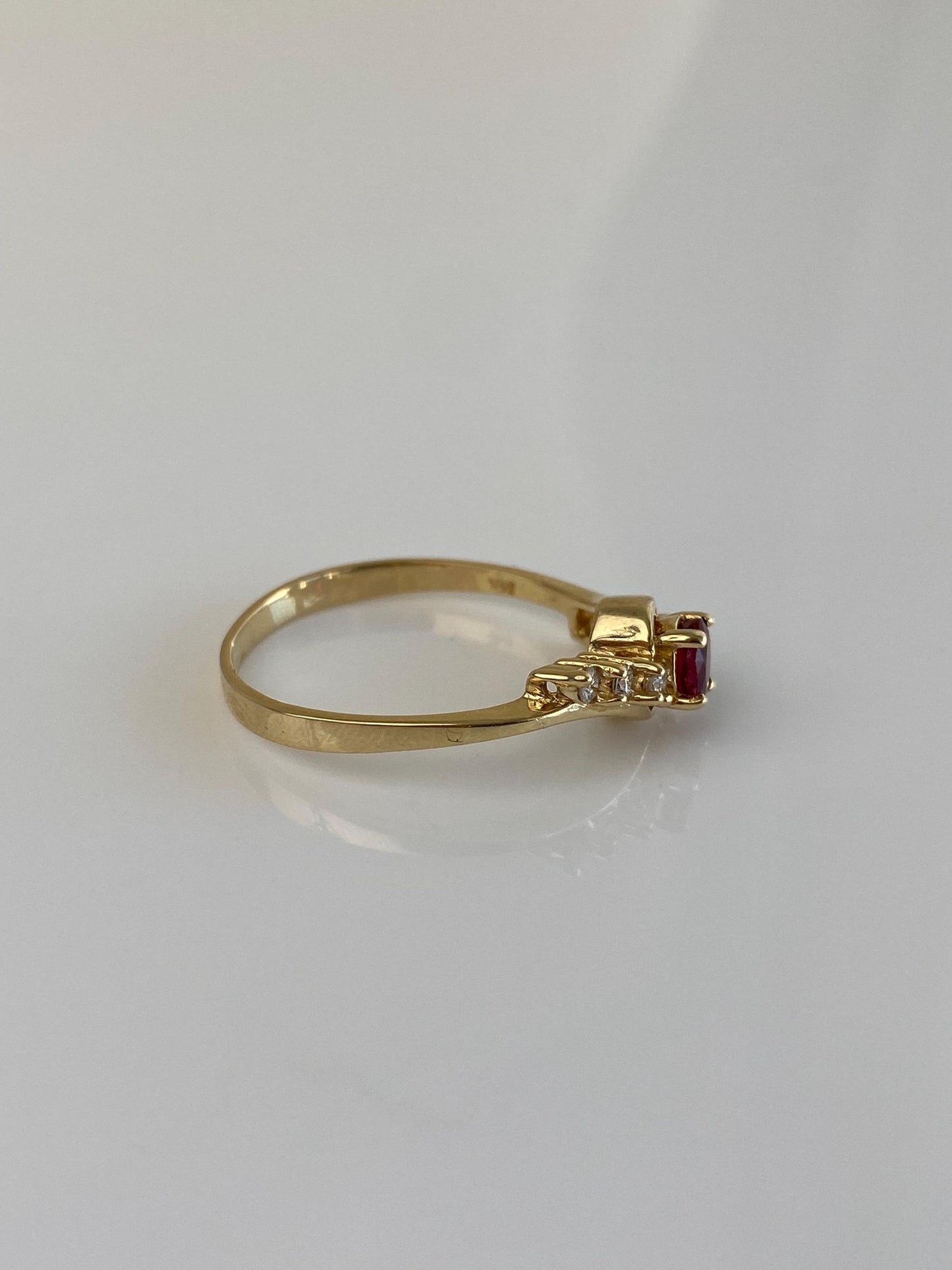 Vintage Solid 14k Yellow Gold Diamond Red Spinel Ring - Size 7.25