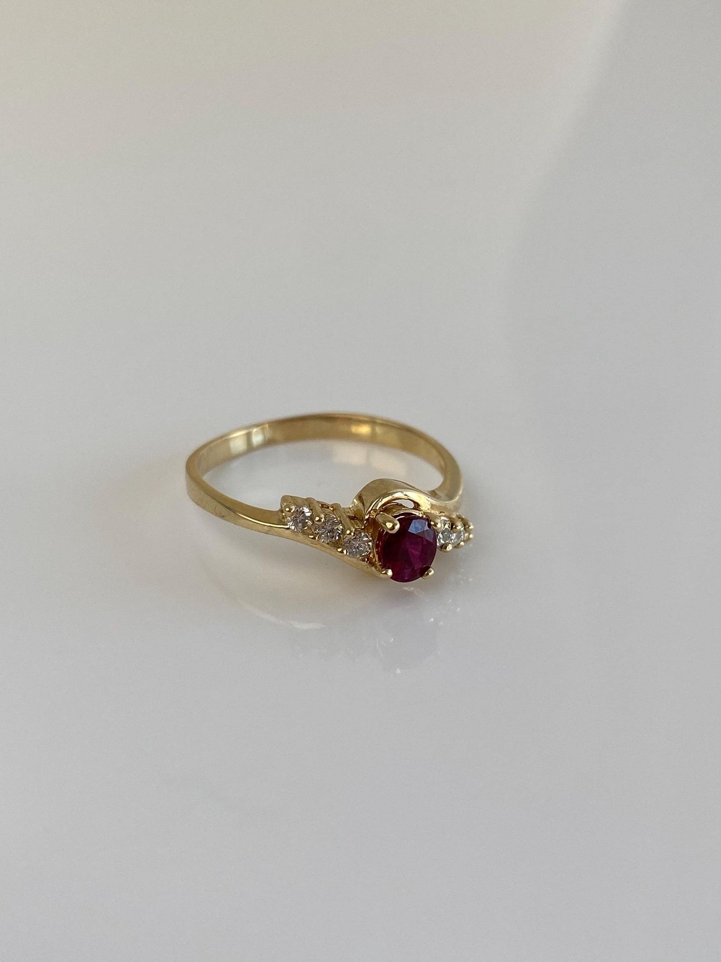 Vintage Solid 14k Yellow Gold Diamond Red Spinel Ring - Size 7.25