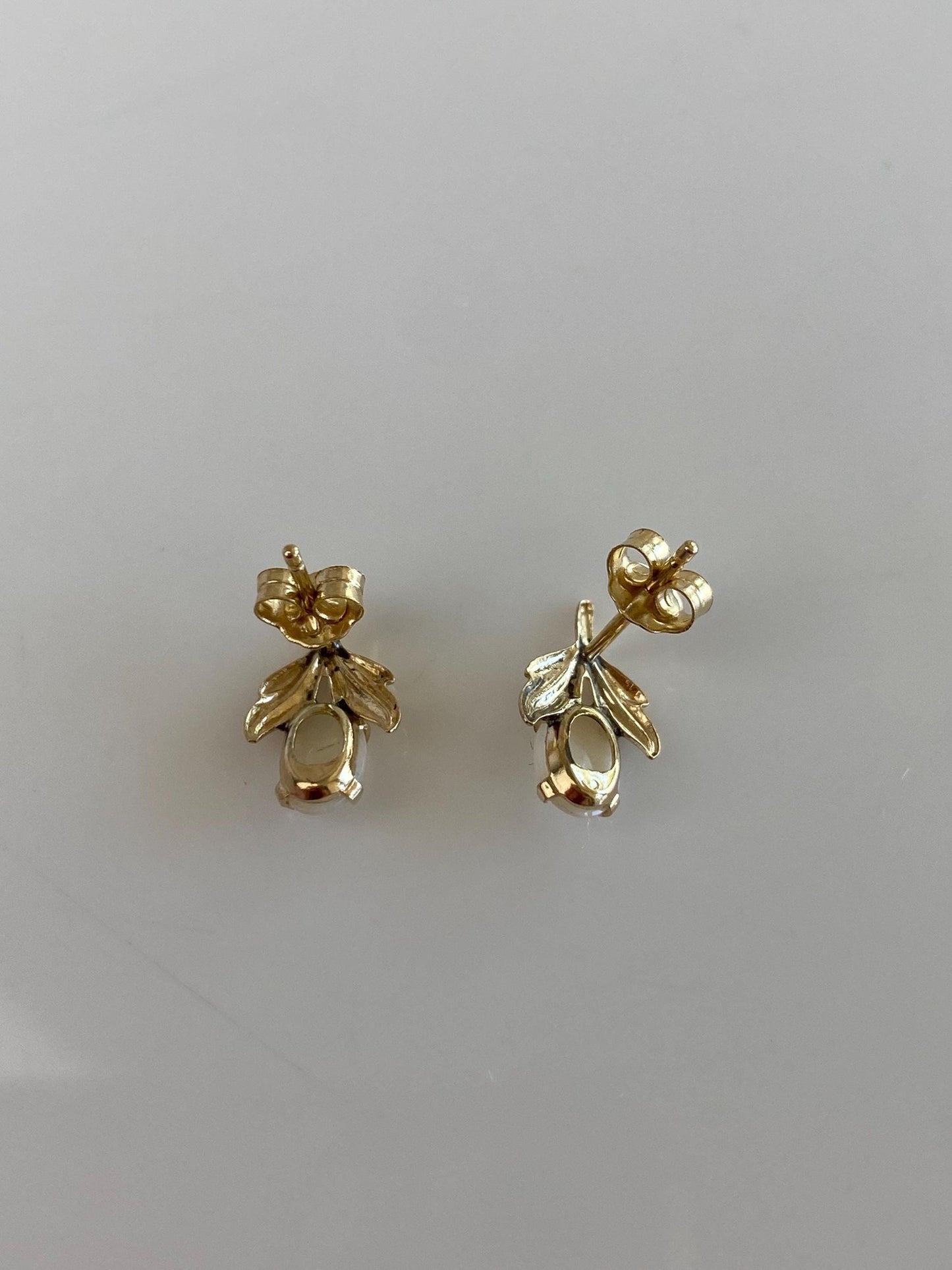 Vintage Solid 14k Yellow Gold Opal Leaves Stud Earrings