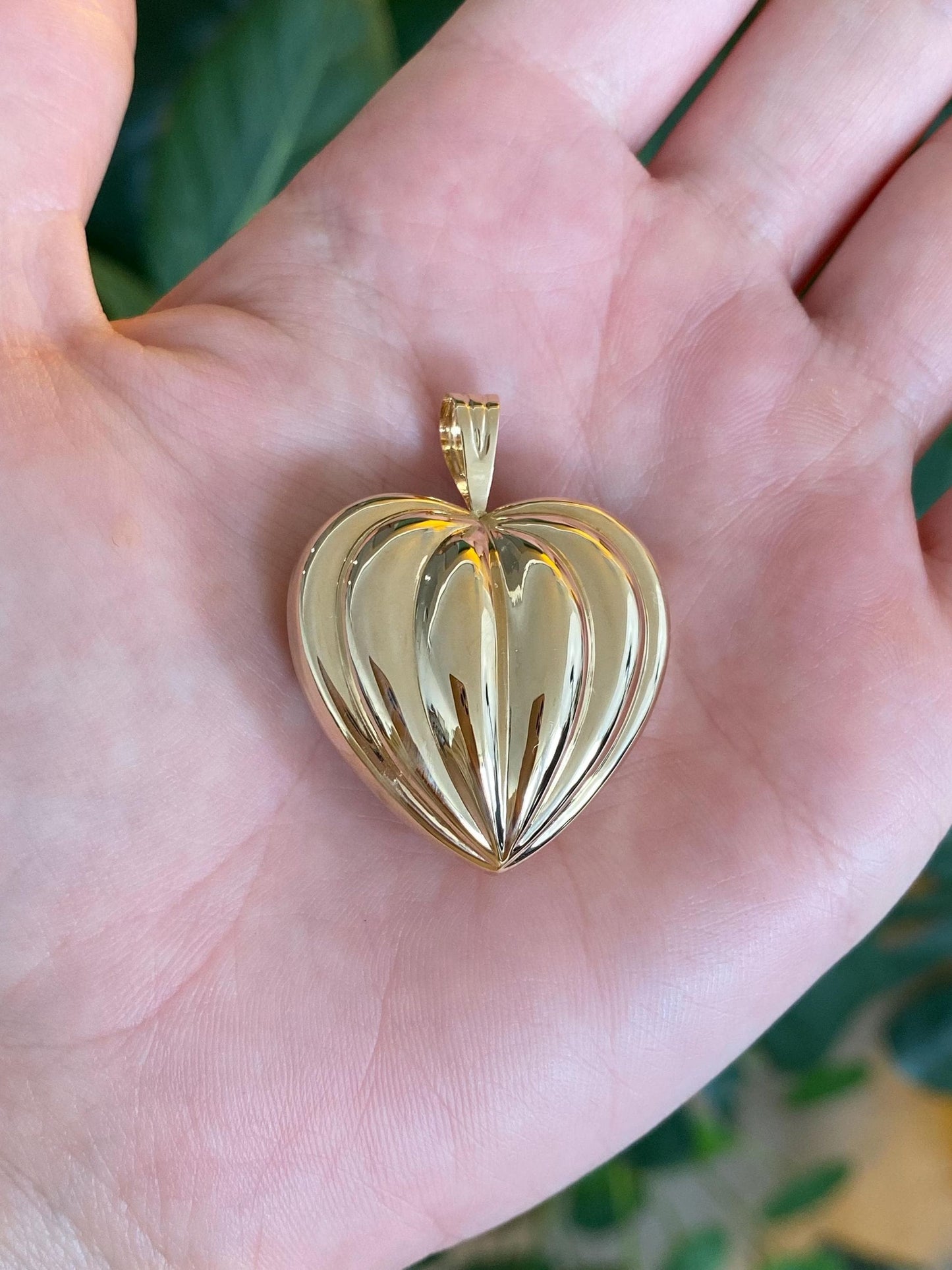 Vintage 14k Yellow Gold Large Fluted Heart Charm