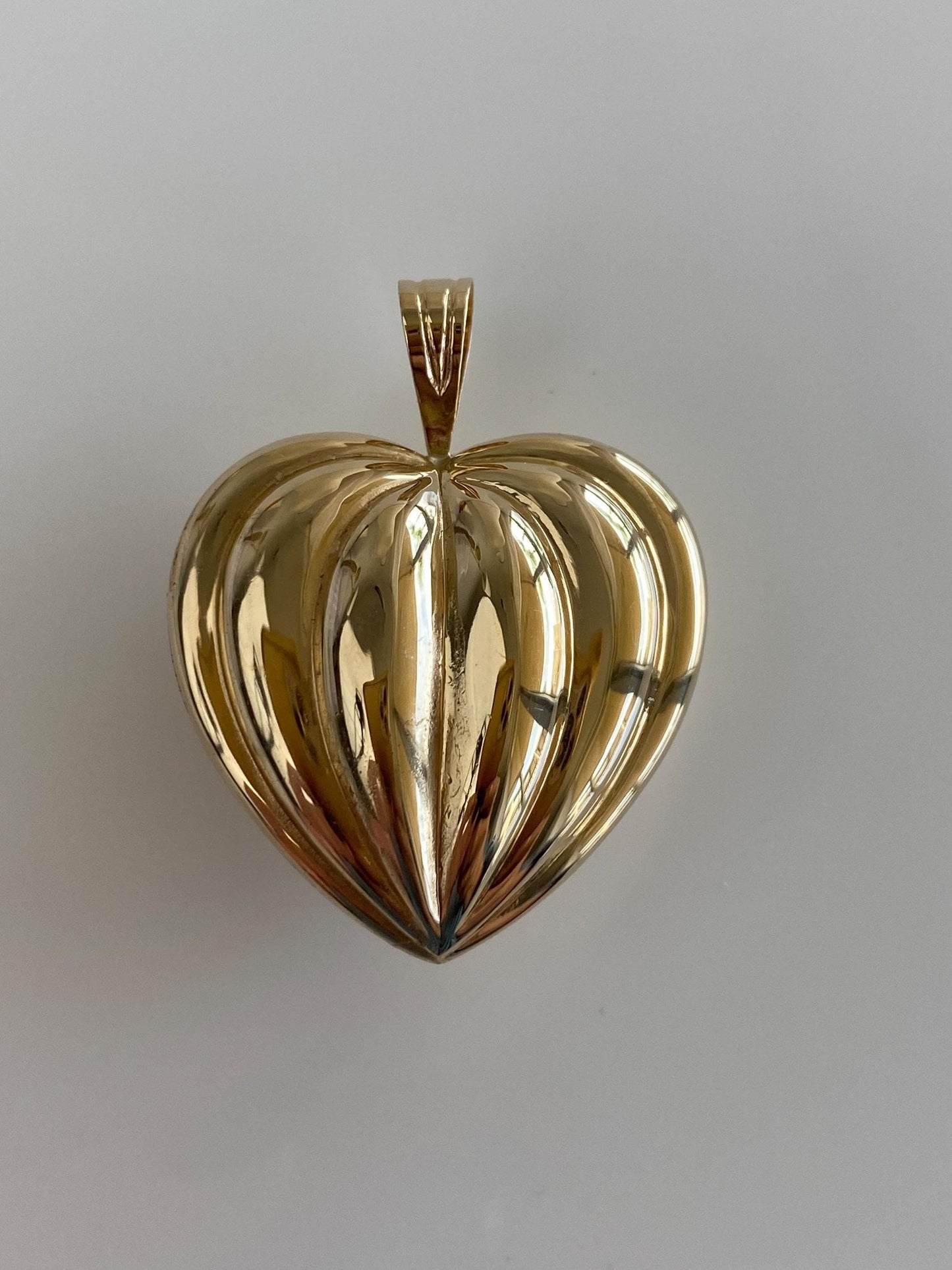 Vintage 14k Yellow Gold Large Fluted Heart Charm