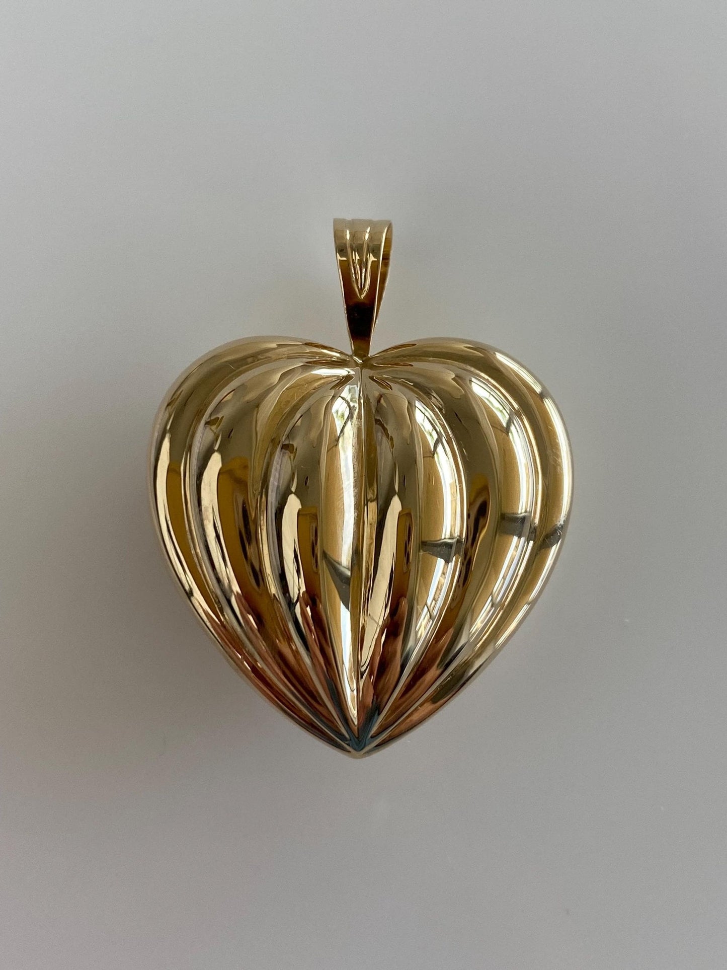 Vintage 14k Yellow Gold Large Fluted Heart Charm