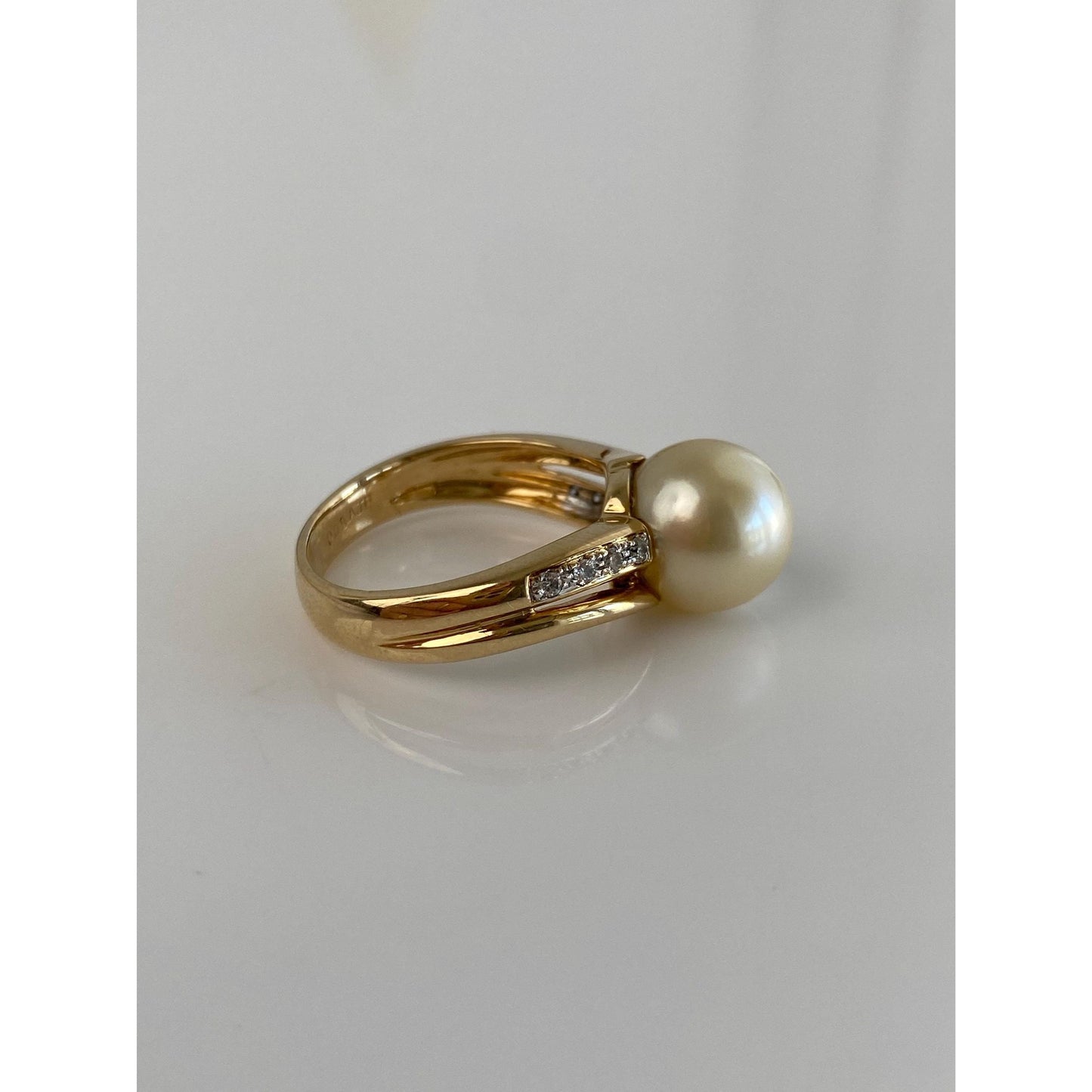 Vintage Solid 14k Yellow Gold Diamond Pearl Ring - Size 7.5