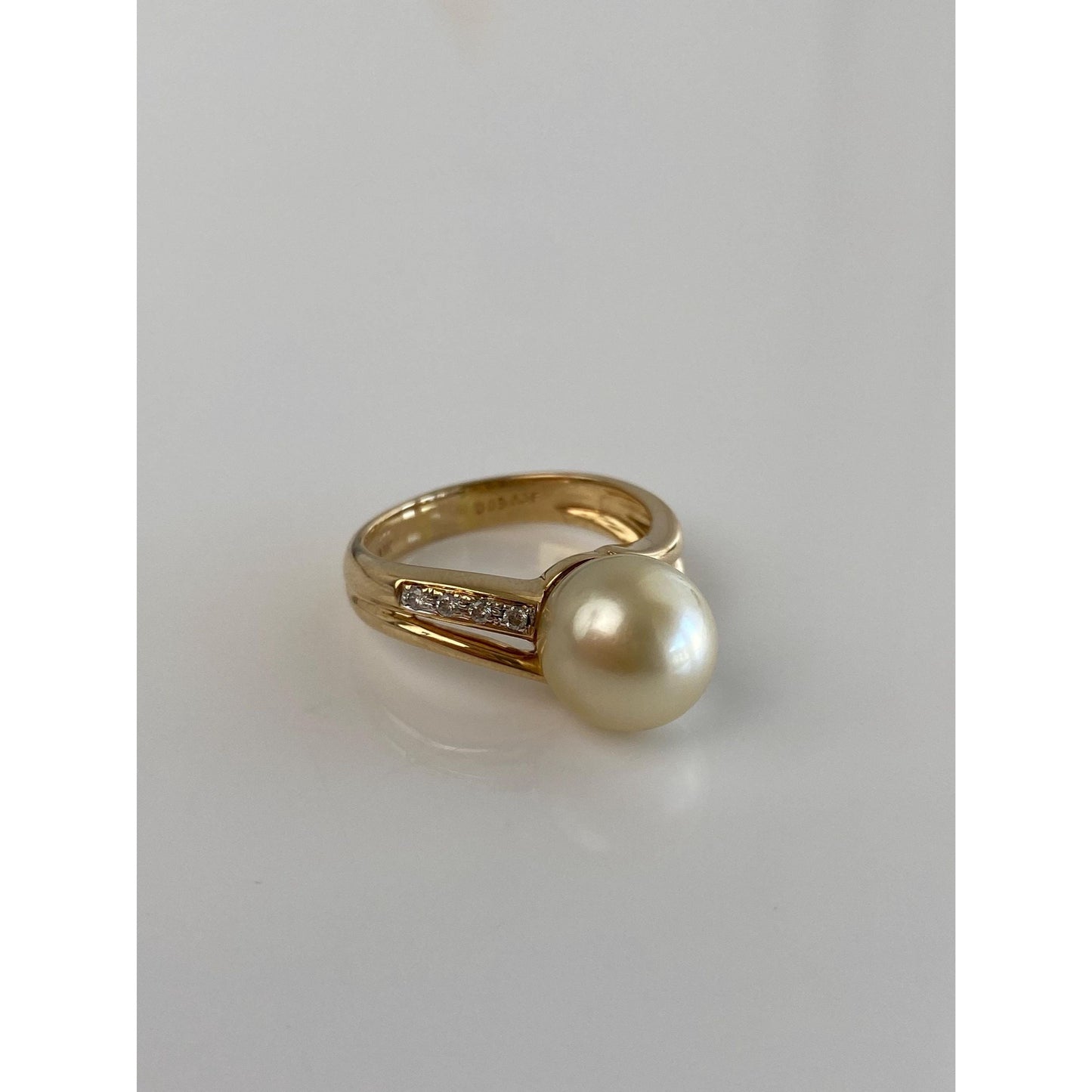 Vintage Solid 14k Yellow Gold Diamond Pearl Ring - Size 7.5