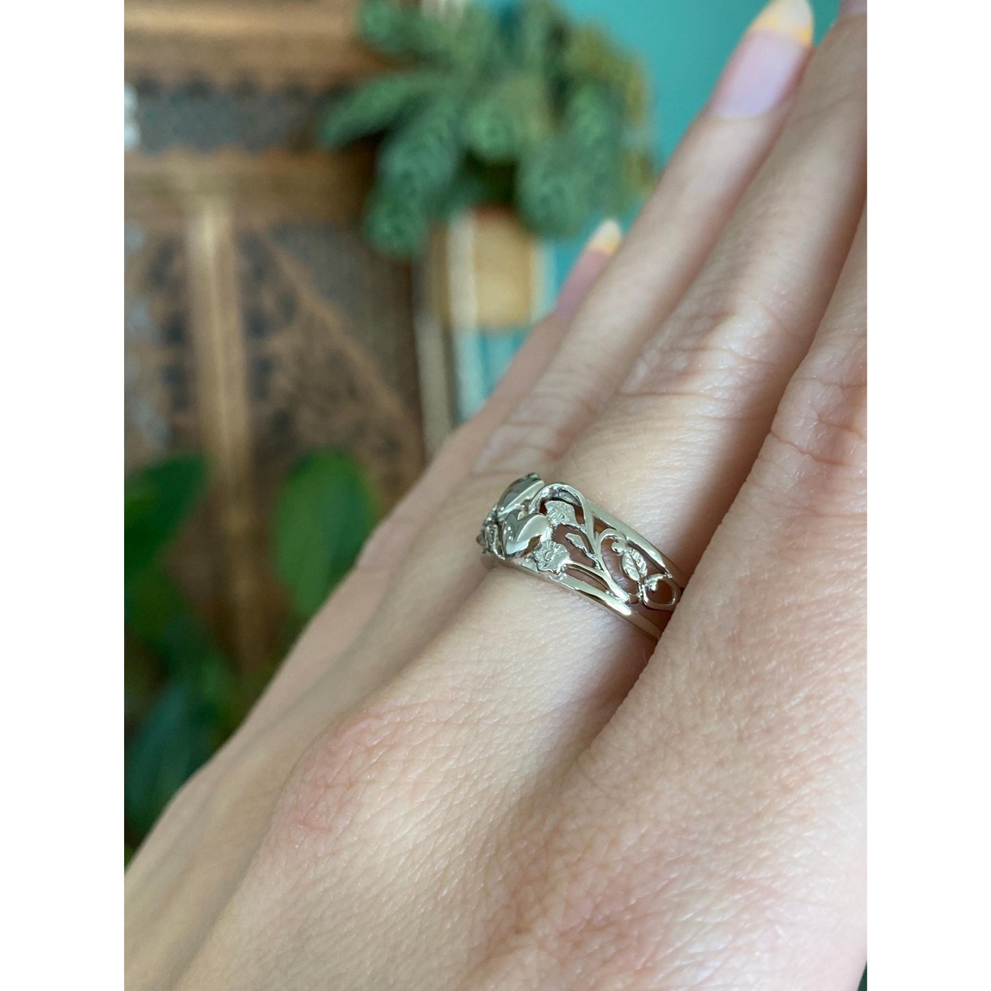 Vintage Solid 14k White Gold Hearts Vine Ring - Size 6.75