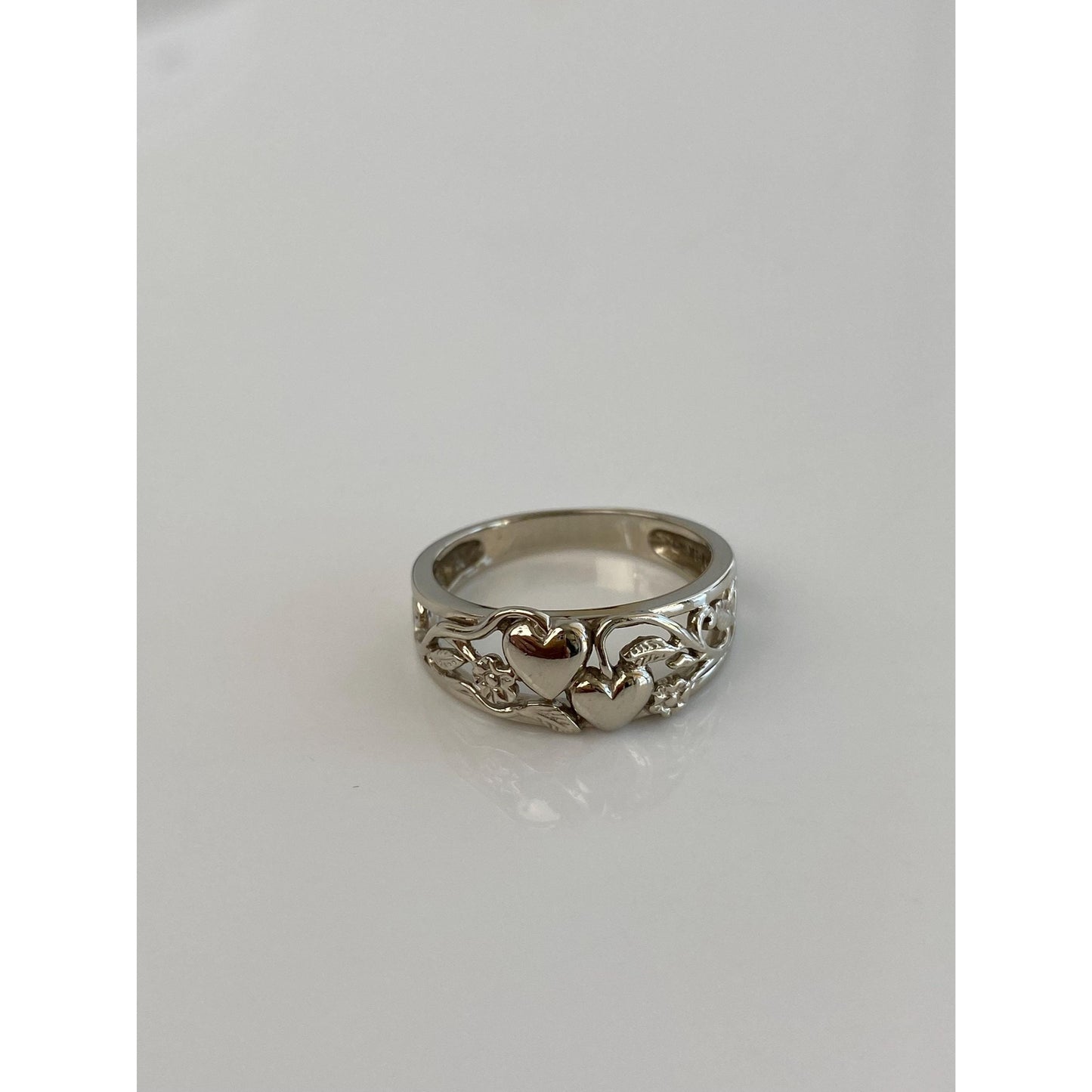 Vintage Solid 14k White Gold Hearts Vine Ring - Size 6.75