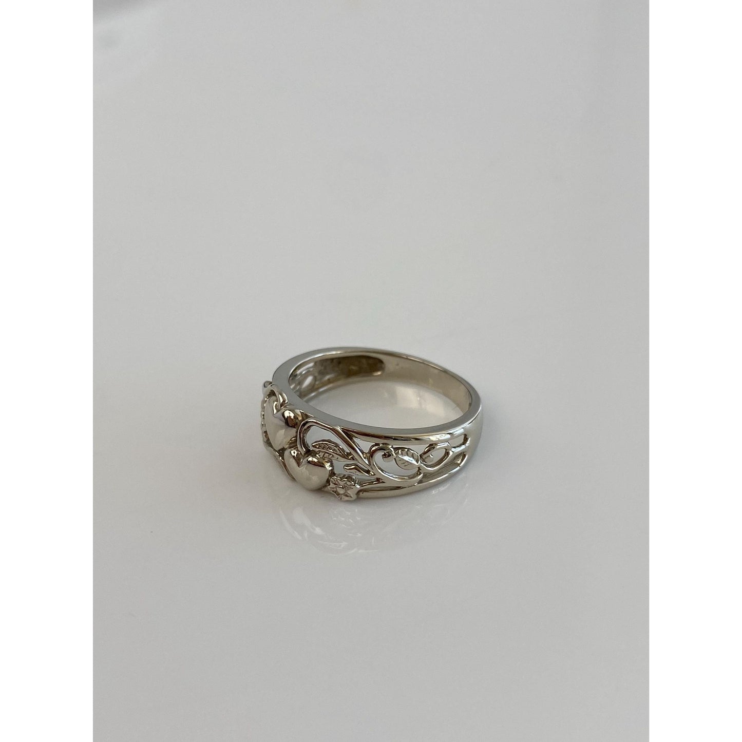 Vintage Solid 14k White Gold Hearts Vine Ring - Size 6.75