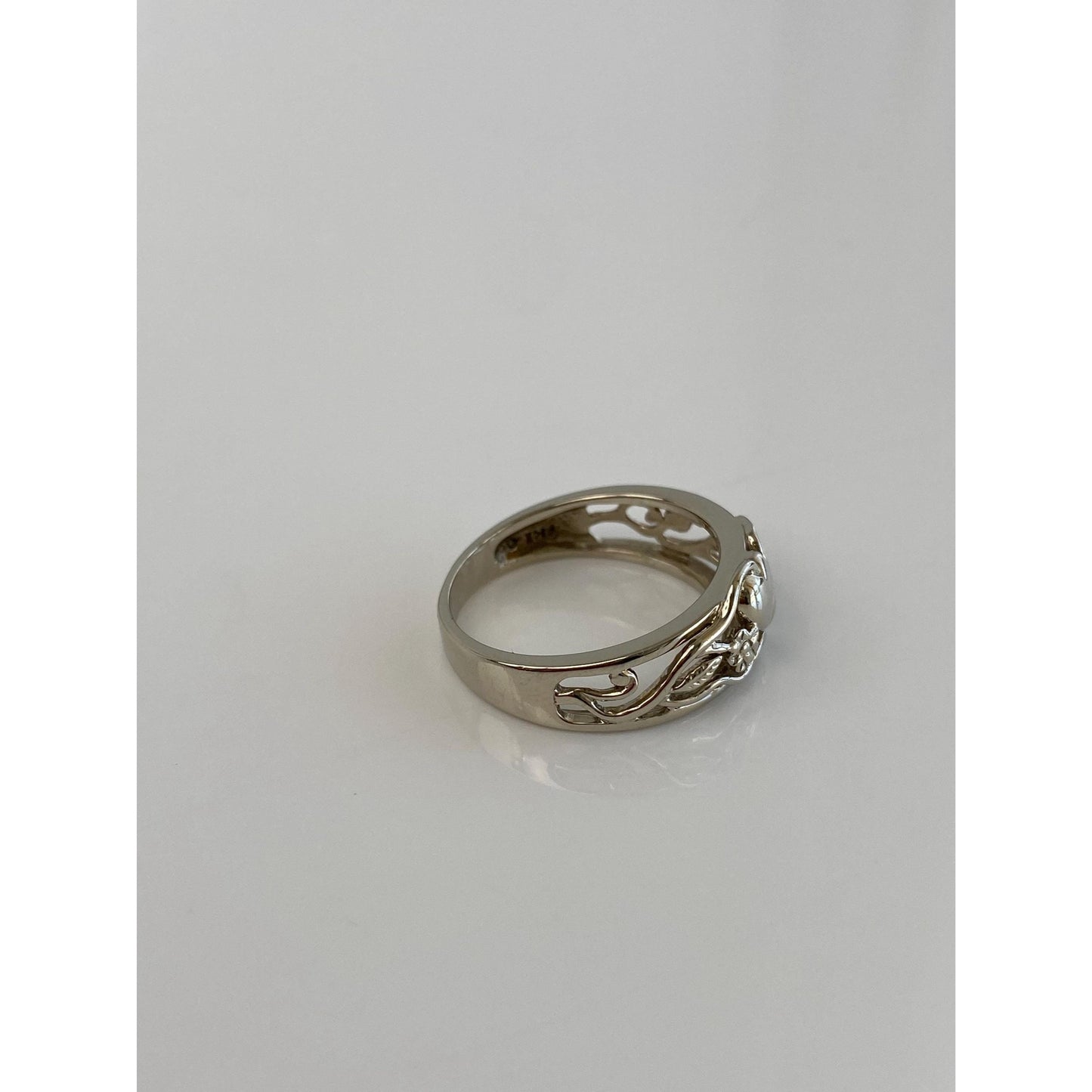 Vintage Solid 14k White Gold Hearts Vine Ring - Size 6.75