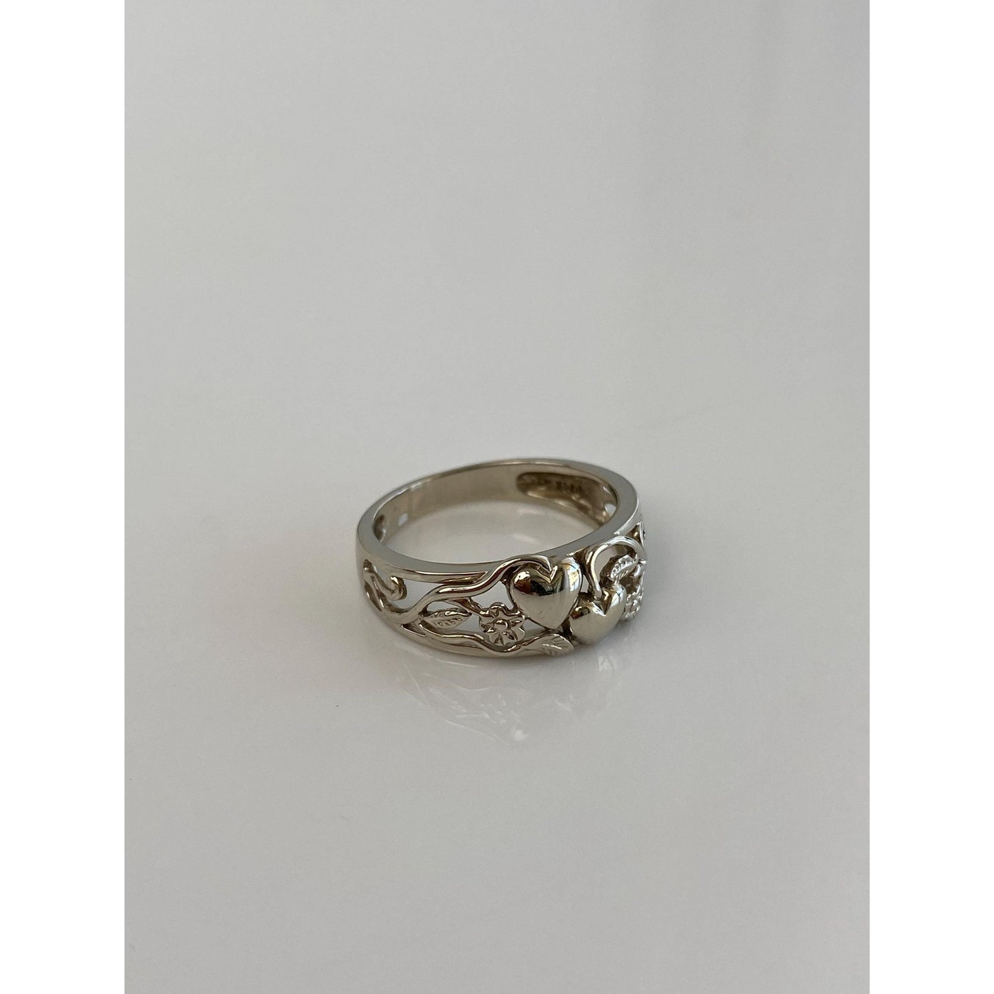Vintage Solid 14k White Gold Hearts Vine Ring - Size 6.75