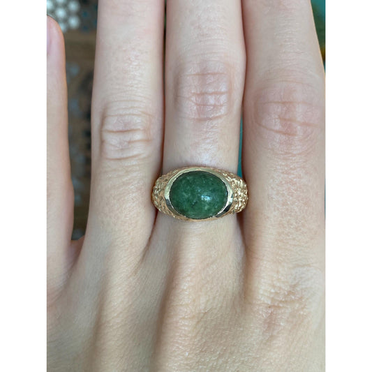 Vintage Solid 10k Yellow Gold Green Stone Textured Ring - Size 8.75