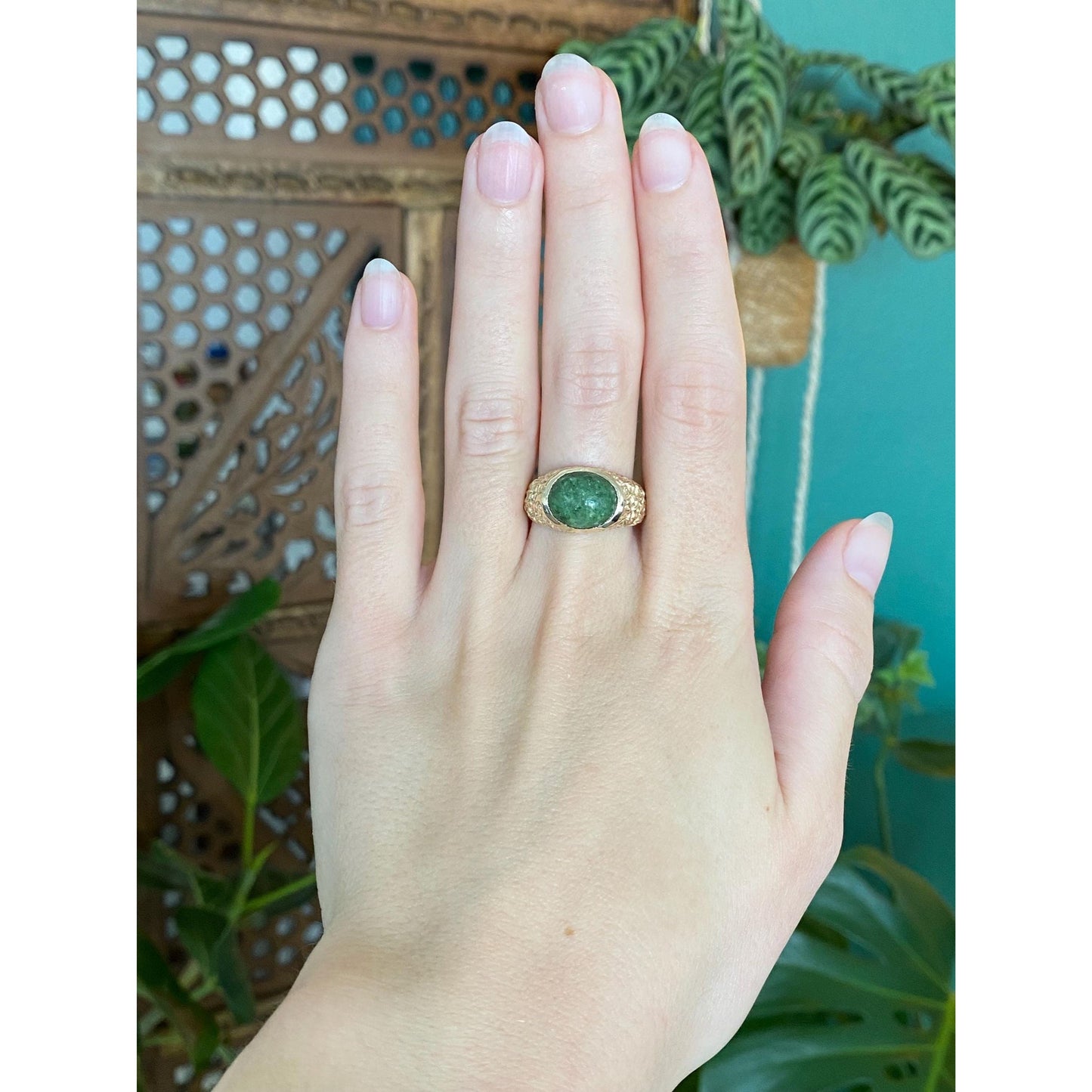 Vintage Solid 10k Yellow Gold Green Stone Textured Ring - Size 8.75