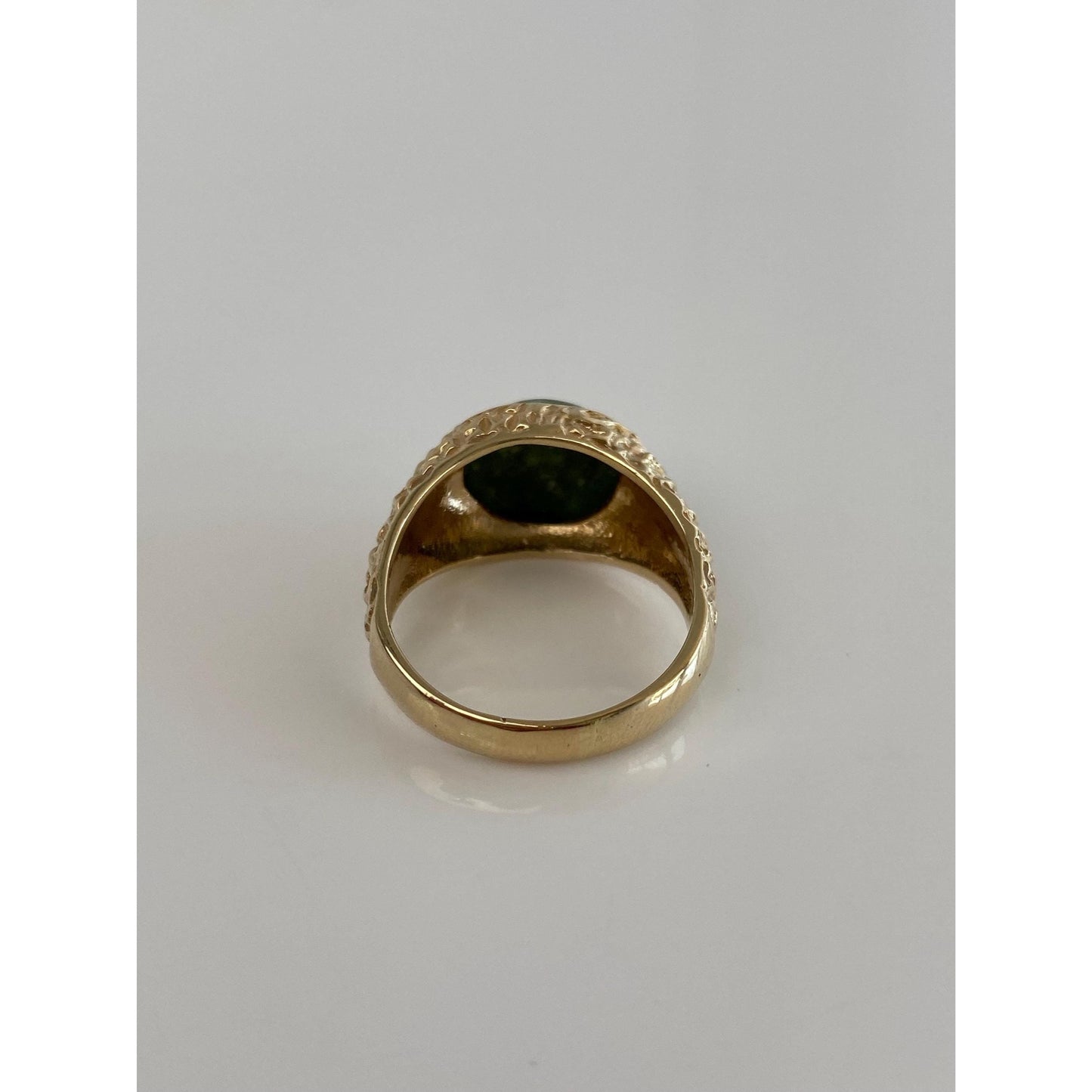 Vintage Solid 10k Yellow Gold Green Stone Textured Ring - Size 8.75