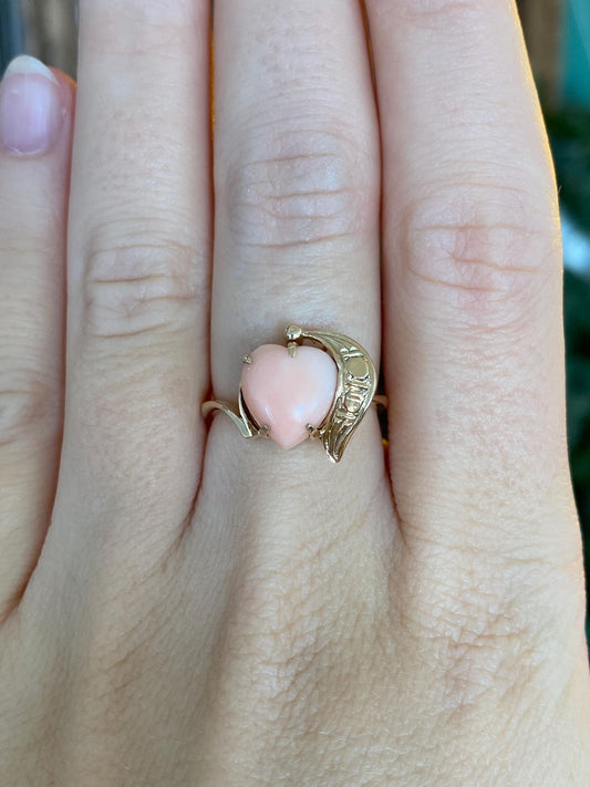 Vintage Solid 14k Yellow Gold Coral Heart Ring - Size 6.75