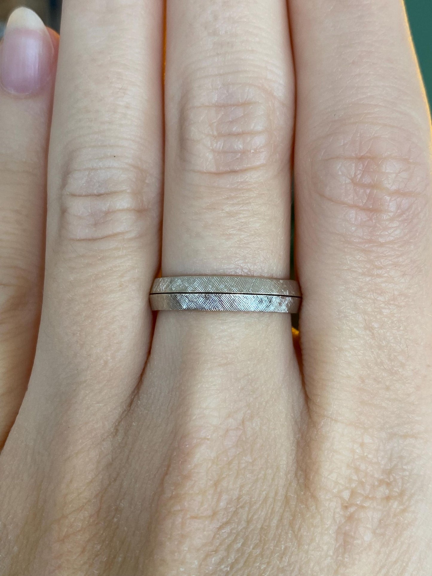Vintage Solid 14k White Gold Crosshatch Design Beveled 2 Piece Ring Band - Size 7.25