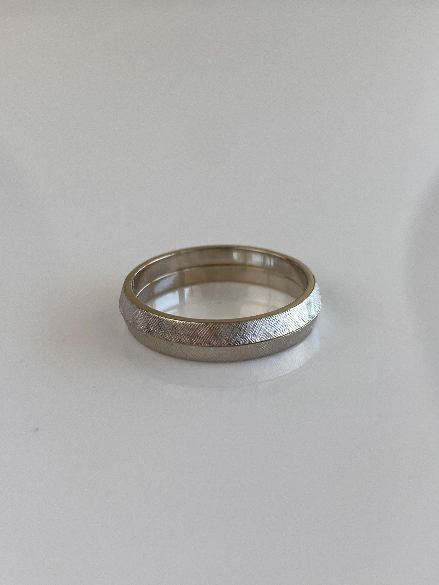 Vintage Solid 14k White Gold Crosshatch Design Beveled 2 Piece Ring Band - Size 7.25