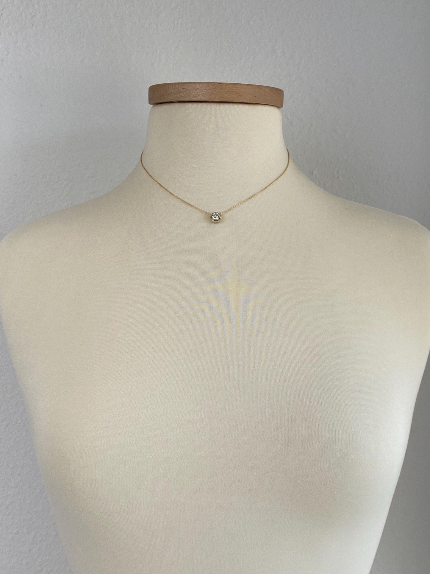 Vintage Solid 14k Yellow Gold Diamond Halo Diamond Dainty Rolo Chain Necklace - 16 inches