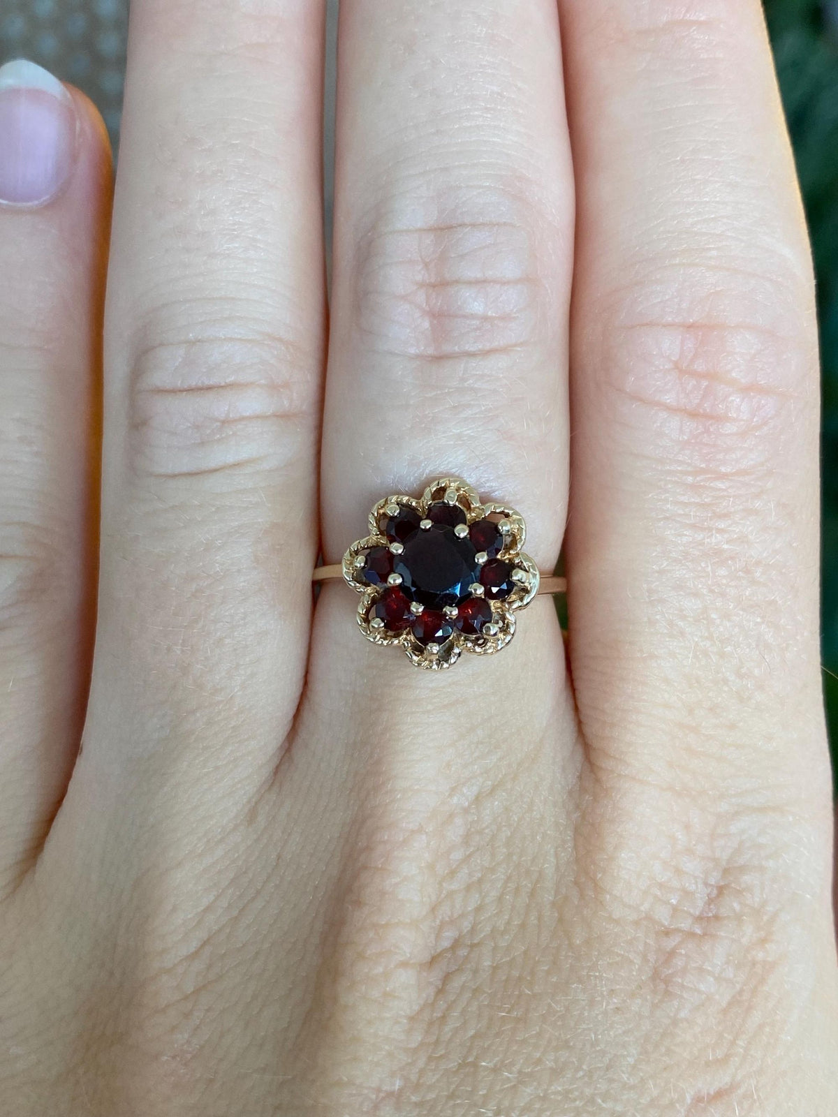 Vintage Solid 10k Yellow Gold Garnet Cluster Ring - Size 6.5