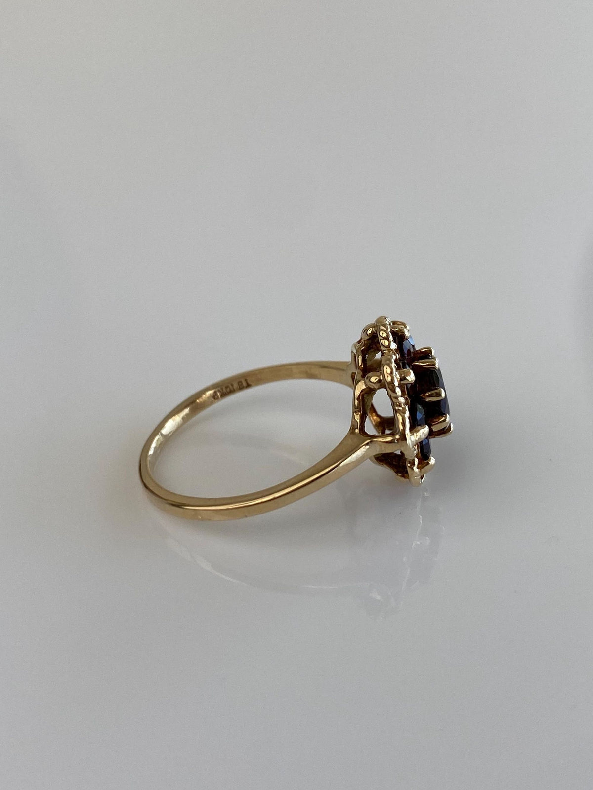 Vintage Solid 10k Yellow Gold Garnet Cluster Ring - Size 6.5