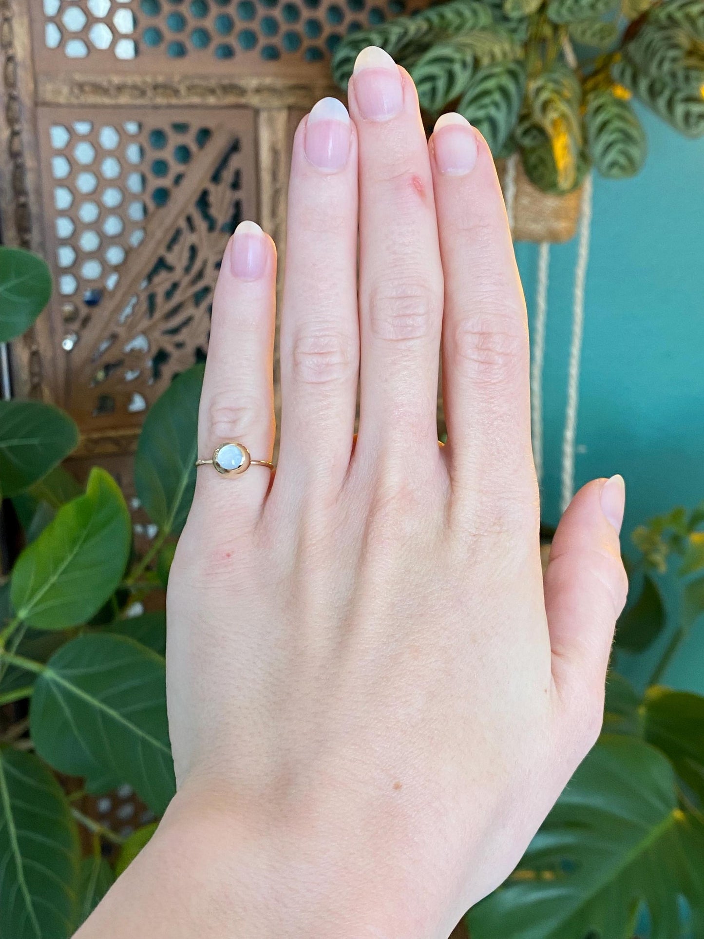 Vintage 14k Yellow Gold White Moonstone Ring - Size 4