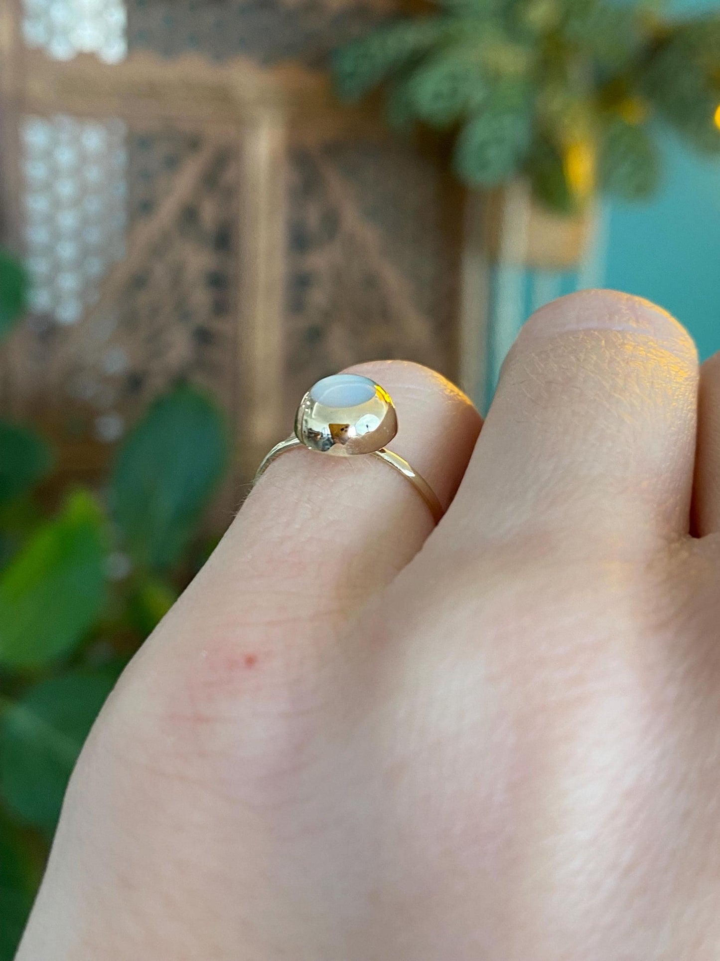 Vintage 14k Yellow Gold White Moonstone Ring - Size 4