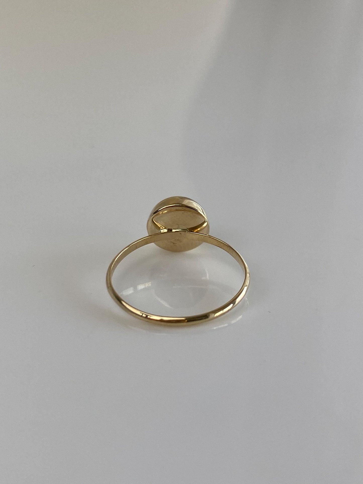 Vintage 14k Yellow Gold White Moonstone Ring - Size 4