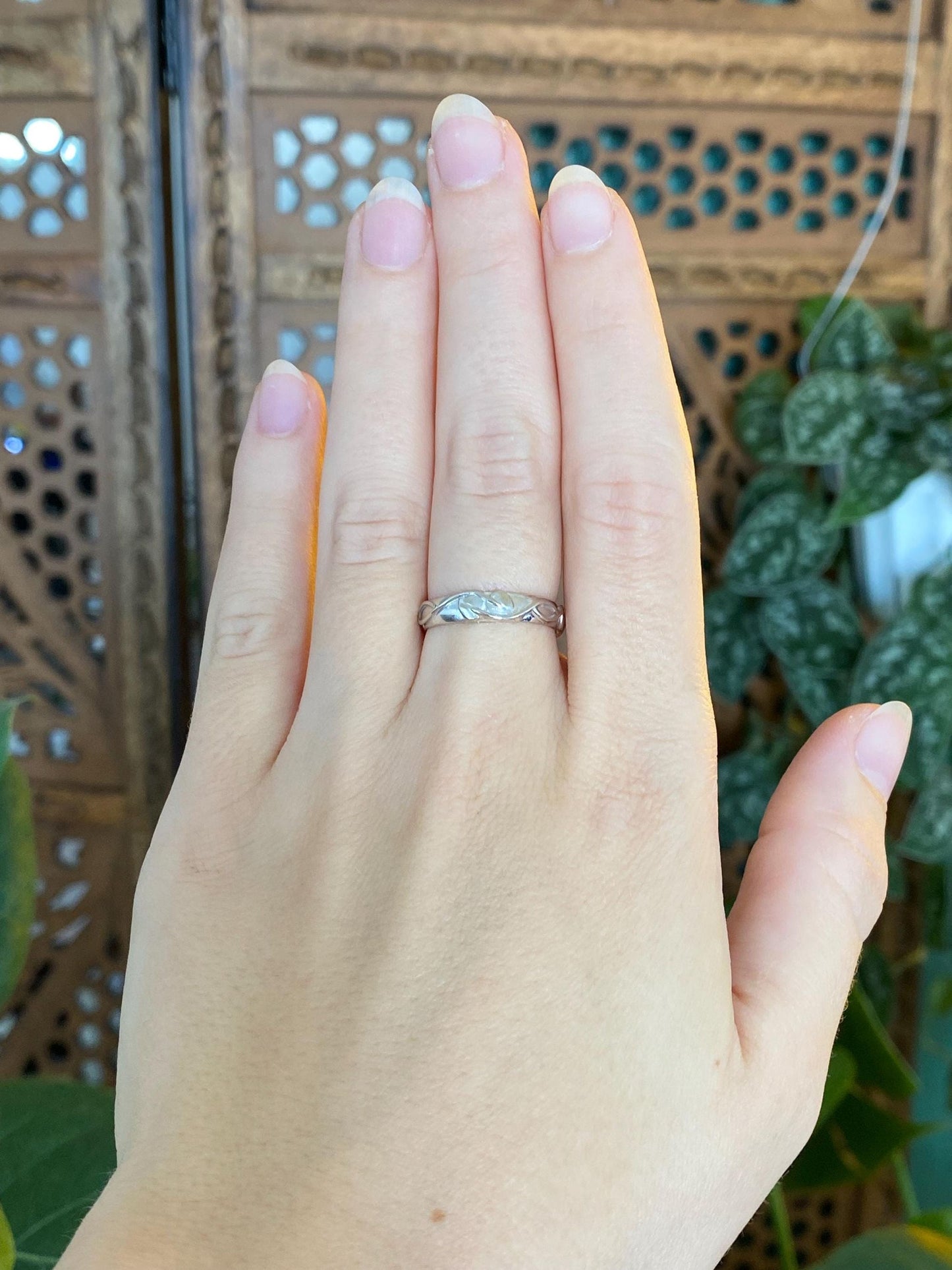 Vintage Solid 14k White Gold Vines Design Ring Band - Size 6.75