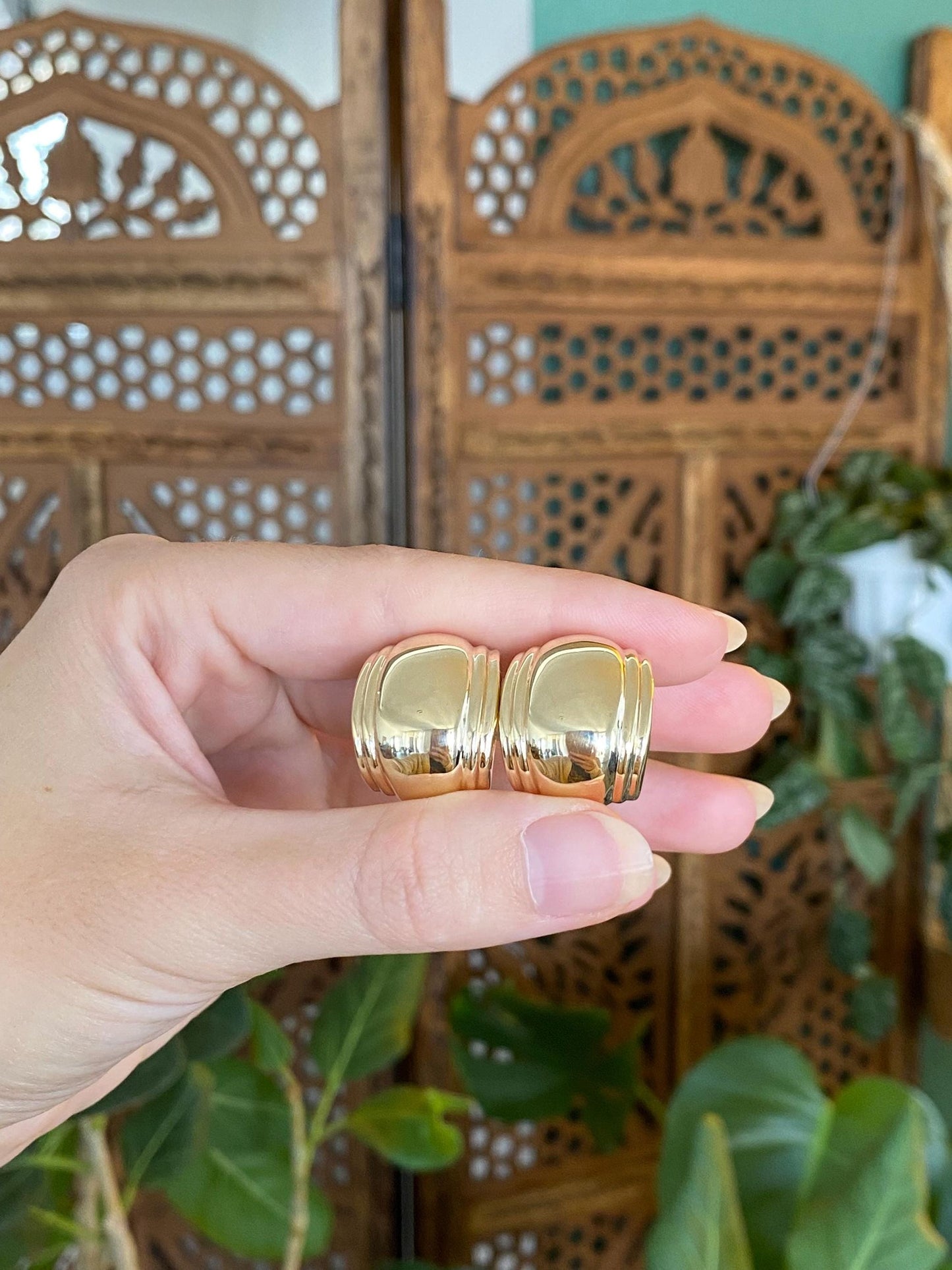 Vintage 14k Yellow Gold Designed Domed Drop Stud Earrings