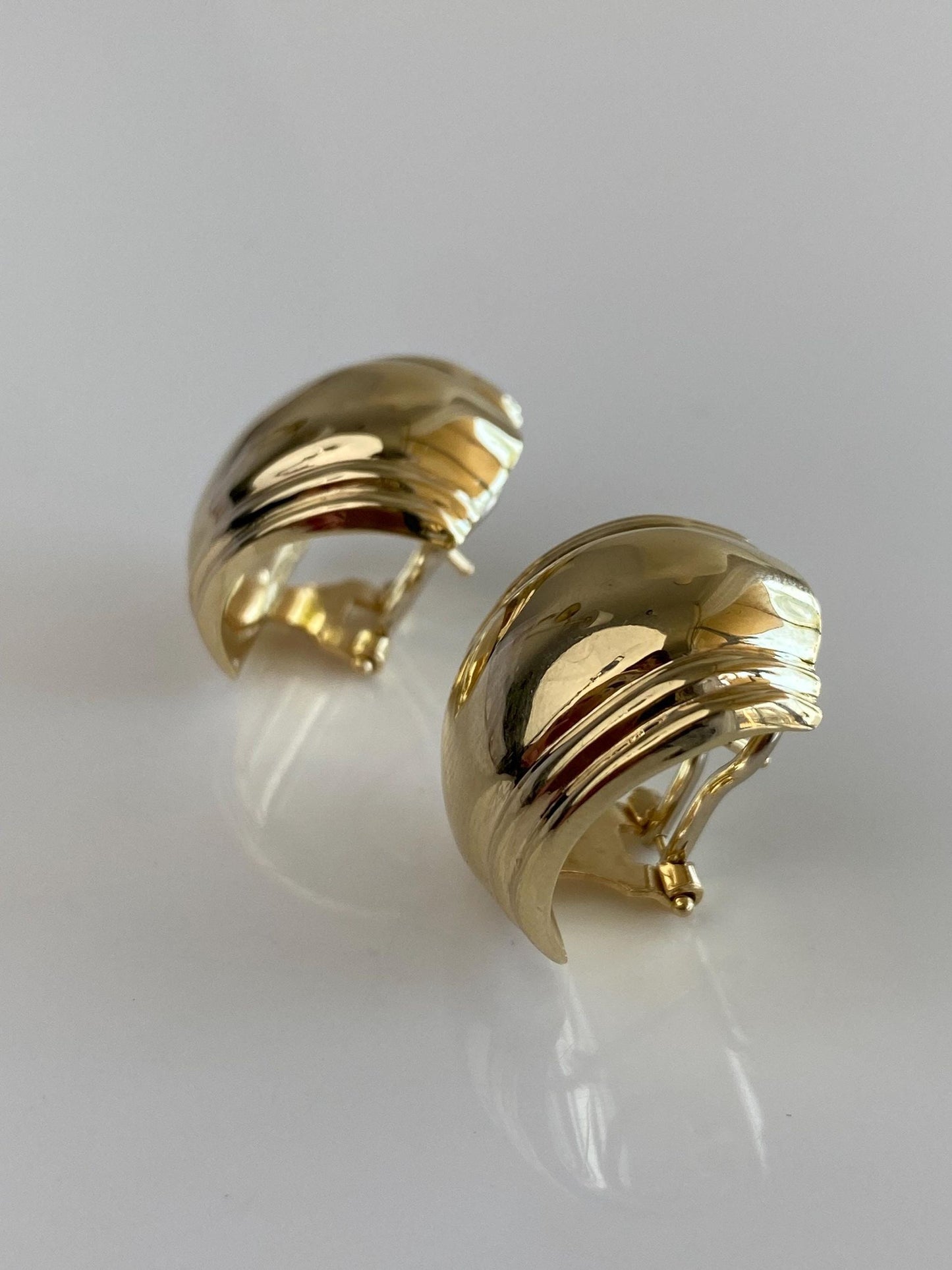 Vintage 14k Yellow Gold Designed Domed Drop Stud Earrings