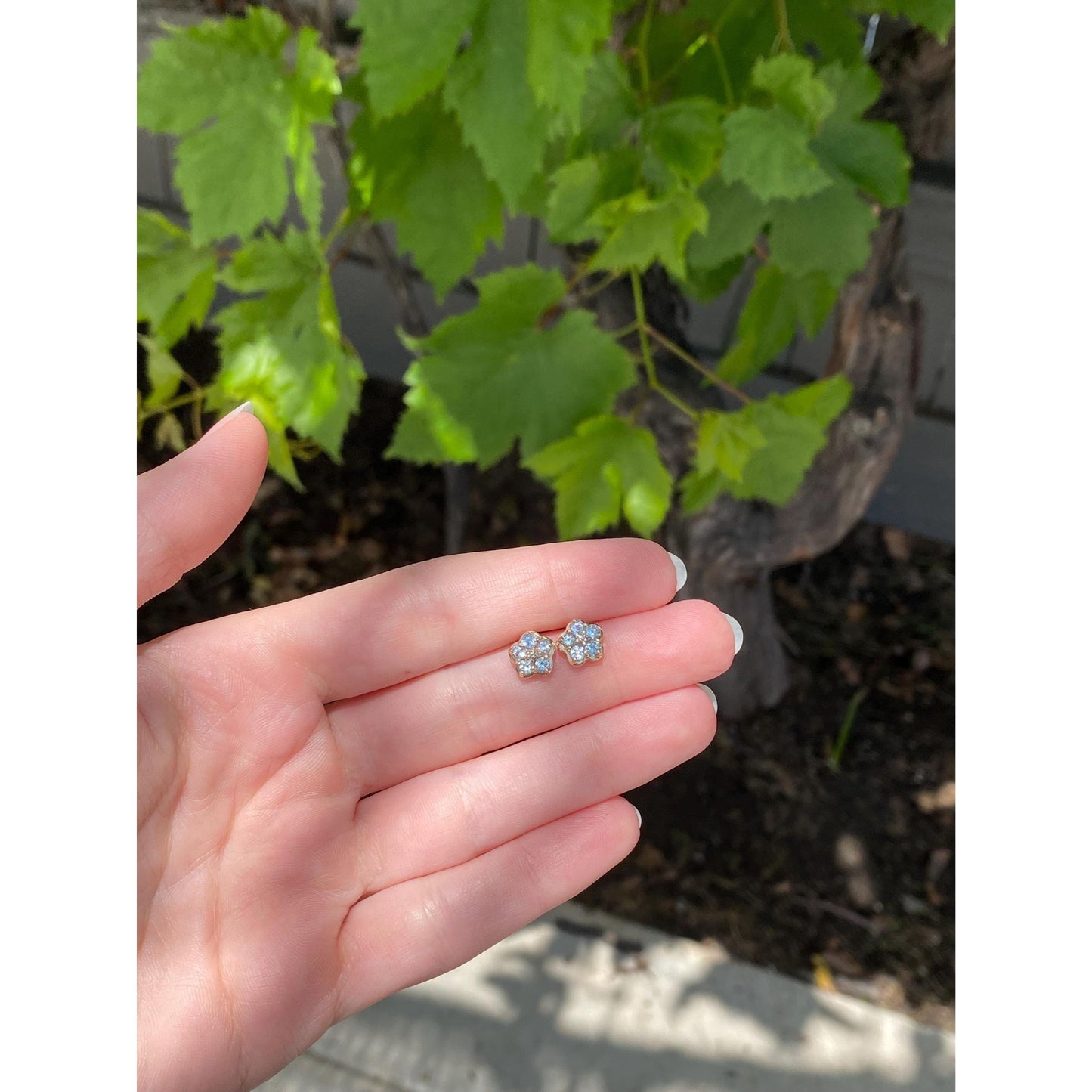 Vintage Solid 10k Yellow Gold Light Blue Spinel Flower Stud Earrings