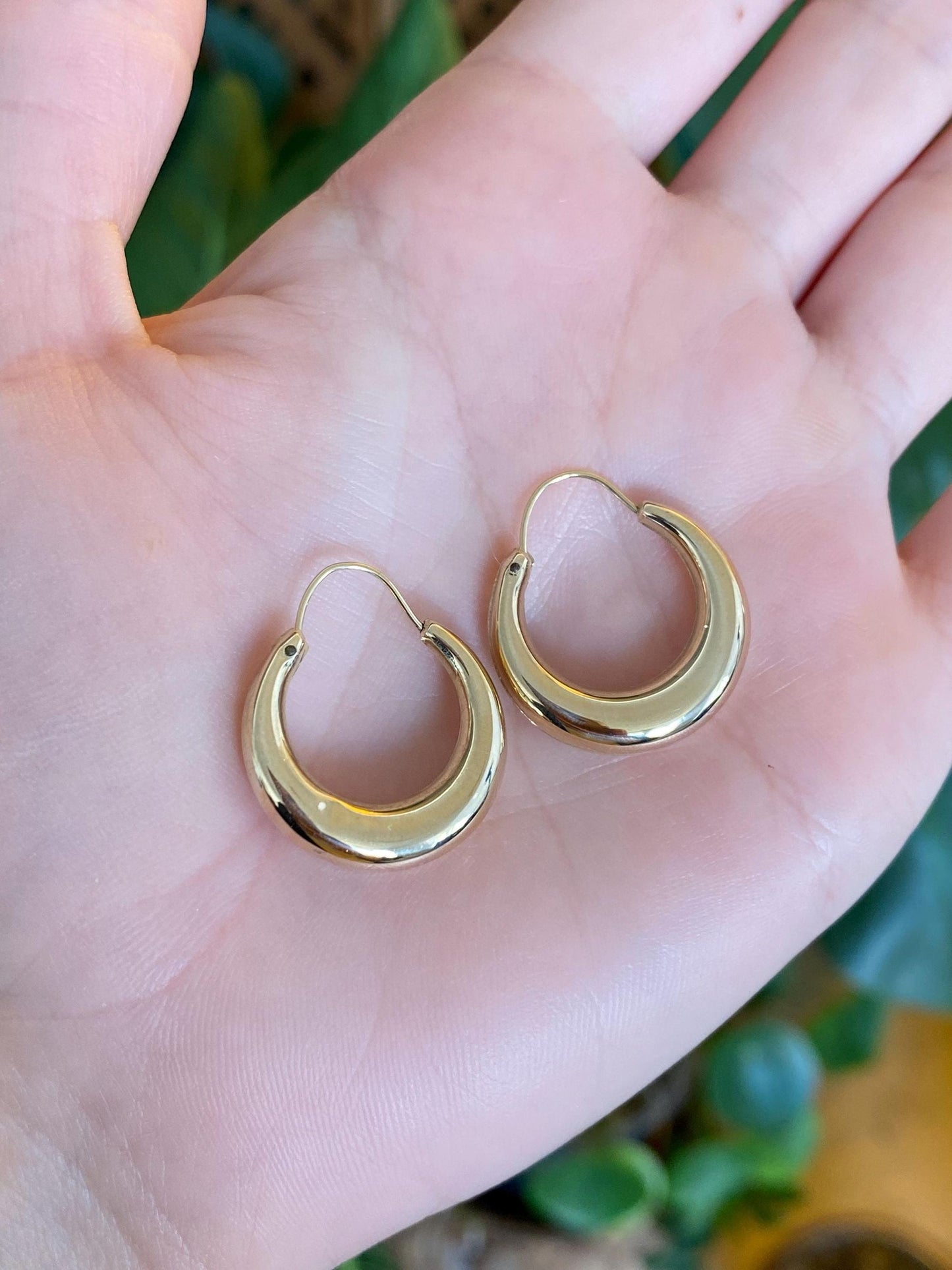 Vintage 14k Yellow Gold Tapered Hoop Earrings