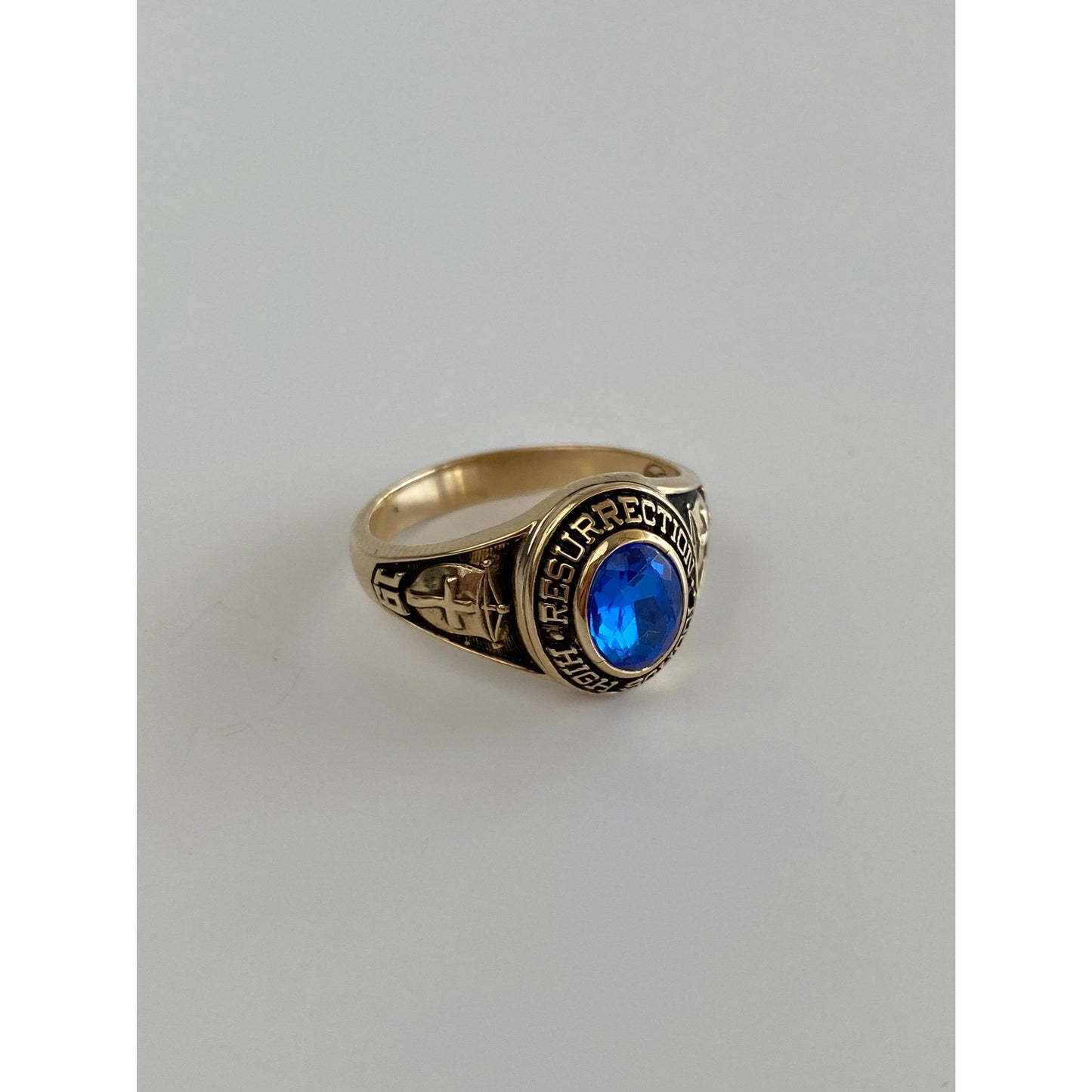 Vintage Solid 10k Yellow Gold Blue Cubic Zirconia 1977 Resurrection Class Ring - Size 8.5