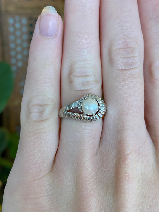 Vintage Solid 10k White Gold Pearl Ring - Size 4.75