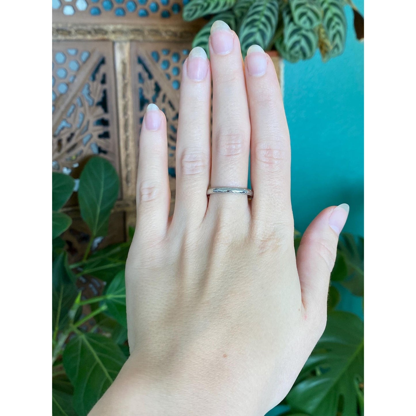 Vintage Solid 18k White Gold Designed Ring Band - Size 8.75