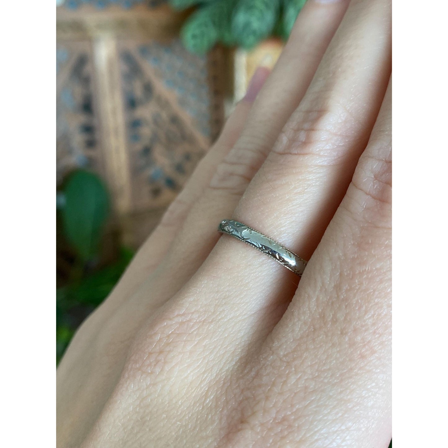 Vintage Solid 18k White Gold Designed Ring Band - Size 8.75