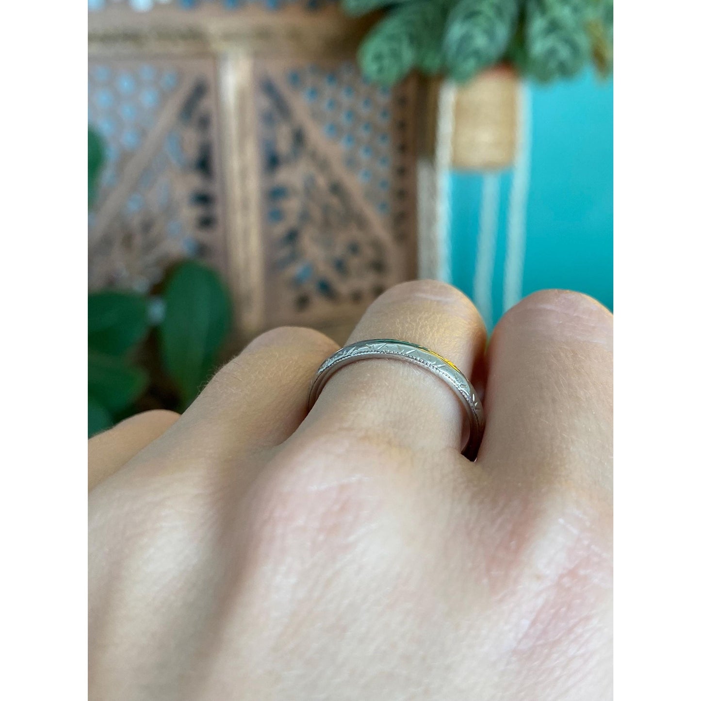 Vintage Solid 18k White Gold Designed Ring Band - Size 8.75