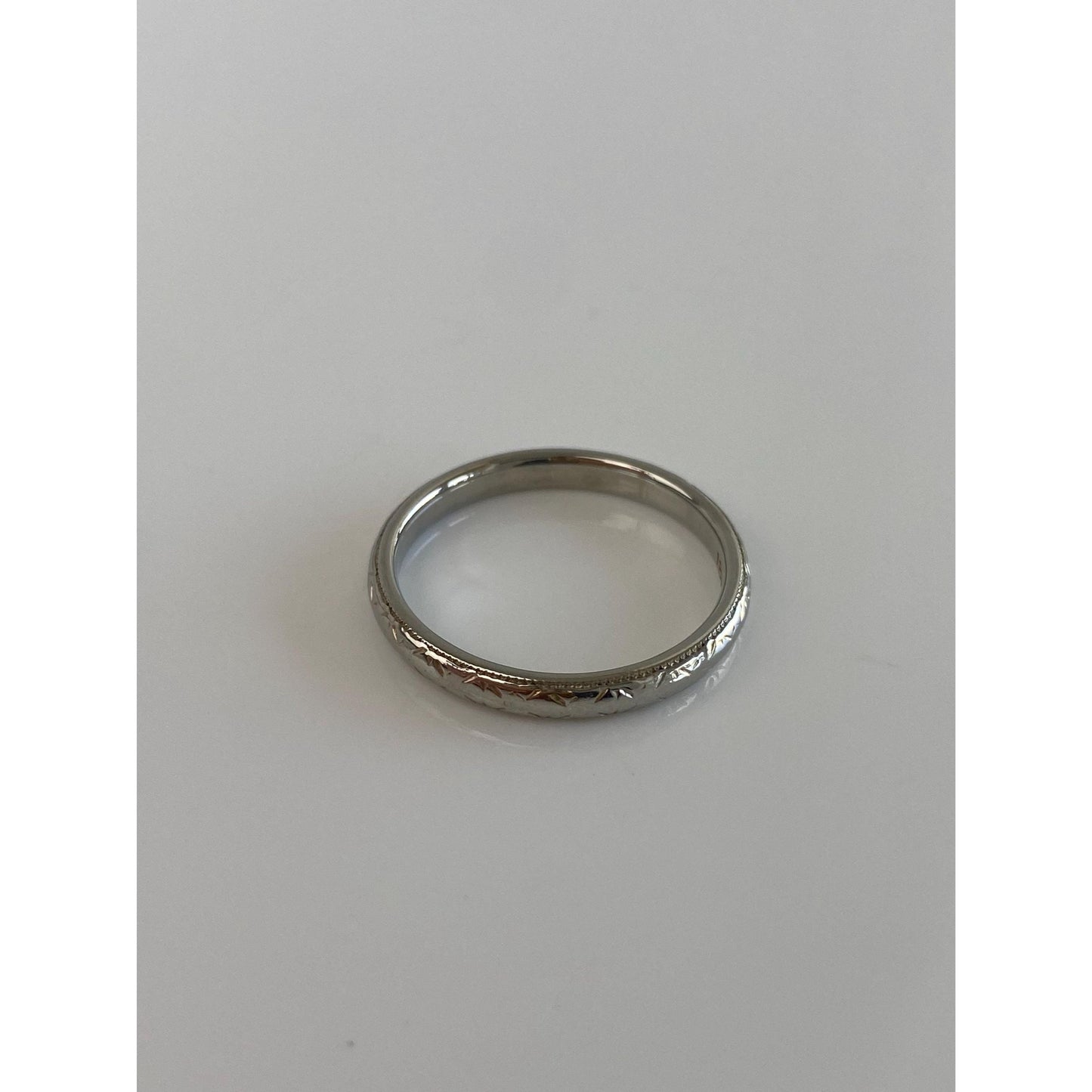 Vintage Solid 18k White Gold Designed Ring Band - Size 8.75