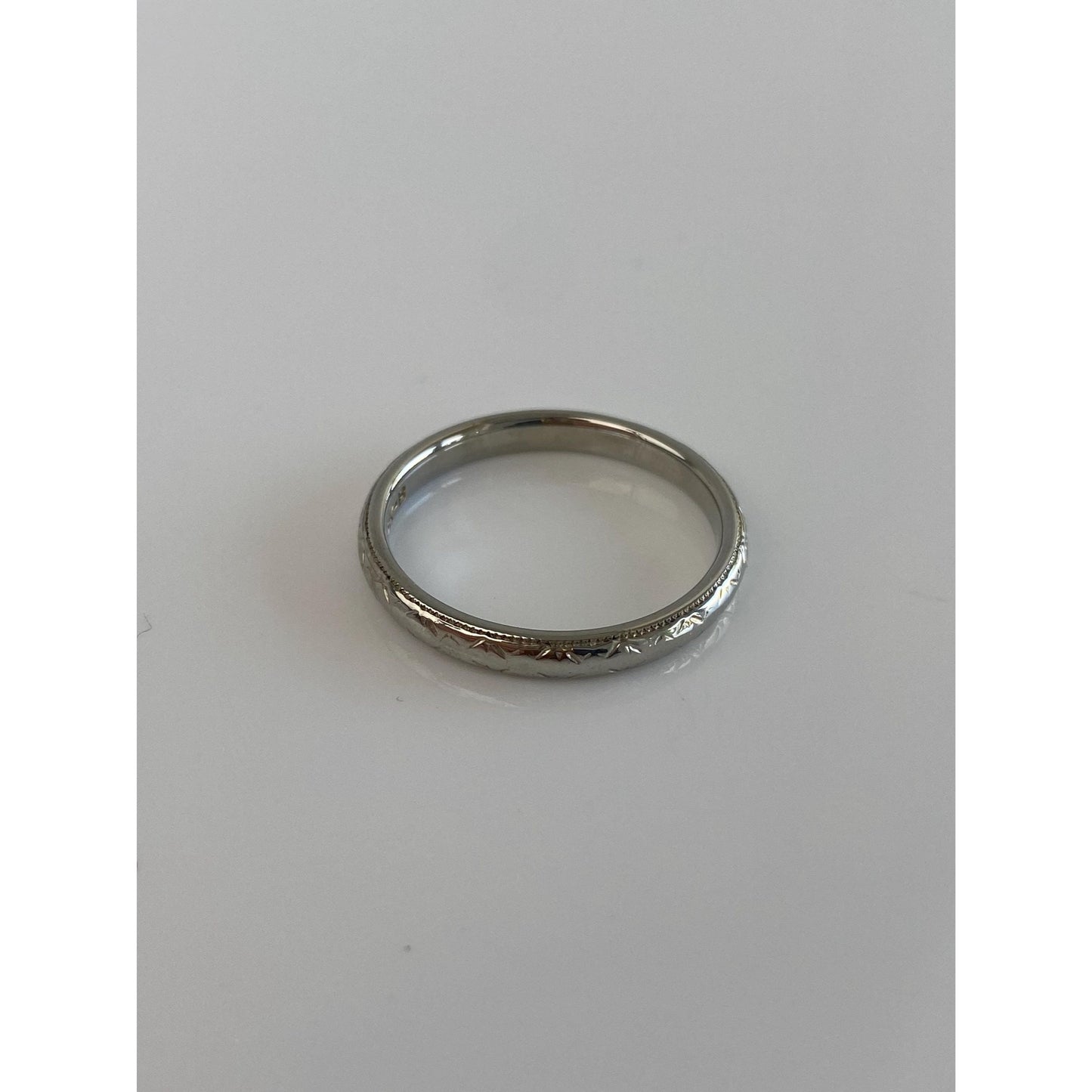 Vintage Solid 18k White Gold Designed Ring Band - Size 8.75