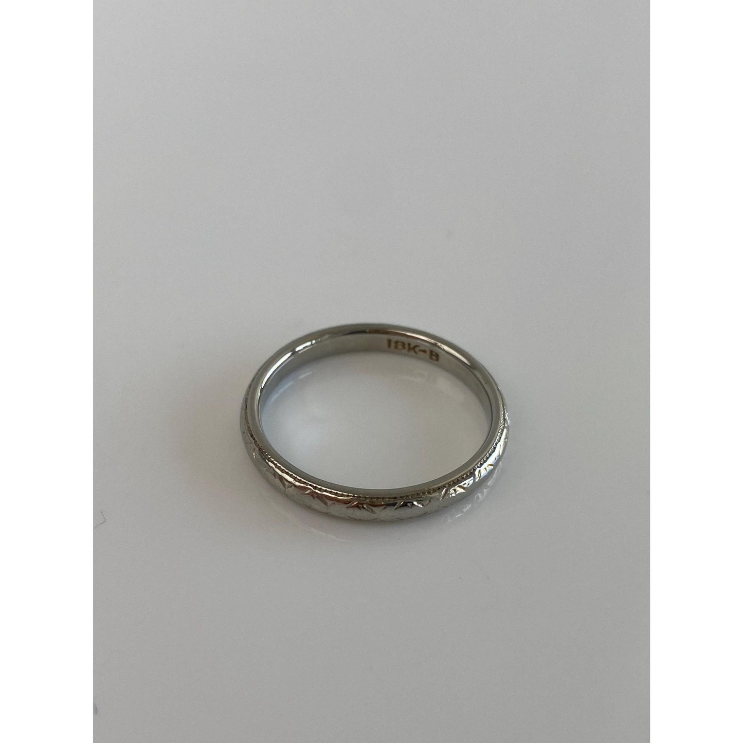 Vintage Solid 18k White Gold Designed Ring Band - Size 8.75
