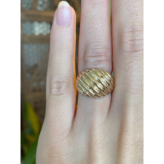 Solid 14k Yellow Gold Scalloped Ring - Size 4.5