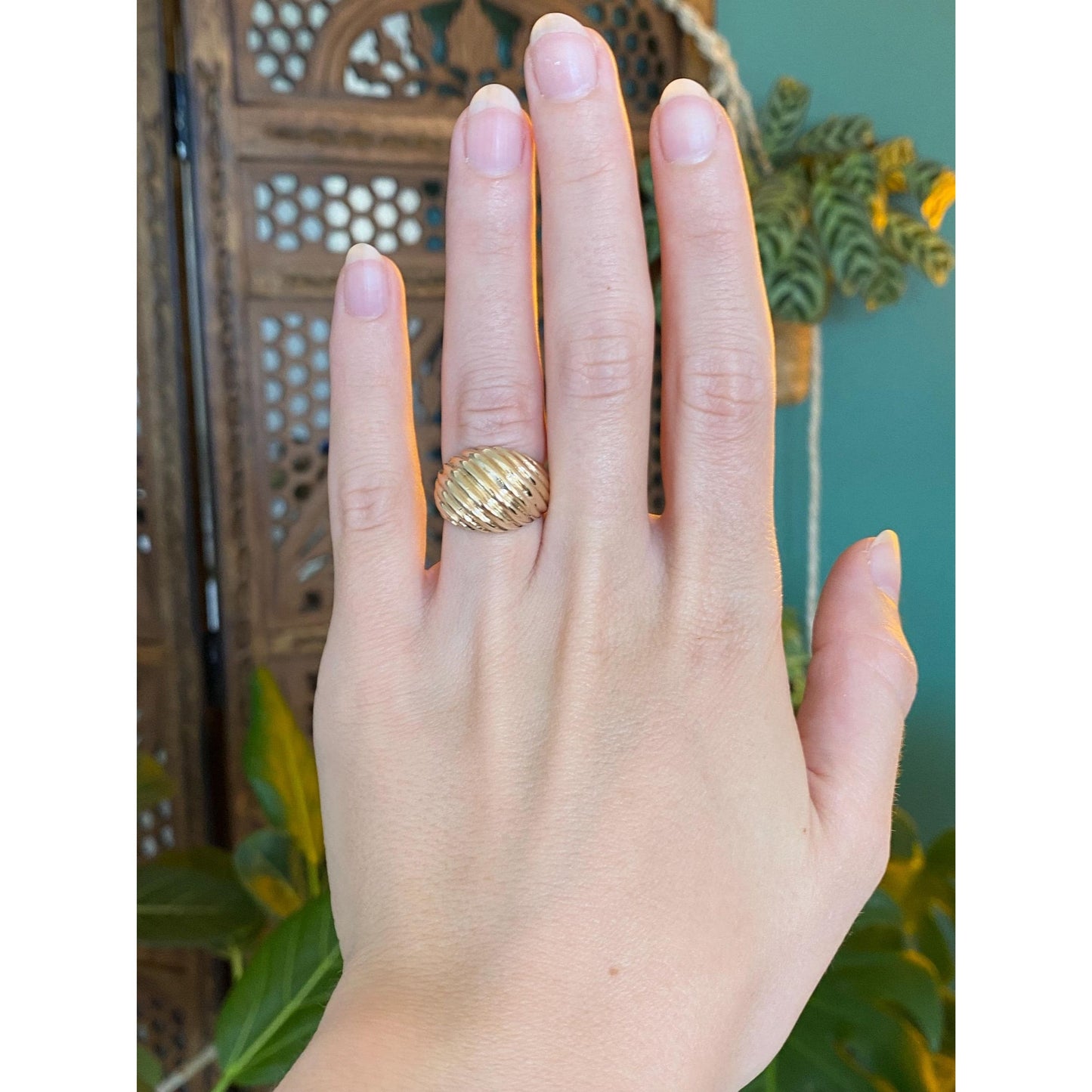 Solid 14k Yellow Gold Scalloped Ring - Size 4.5