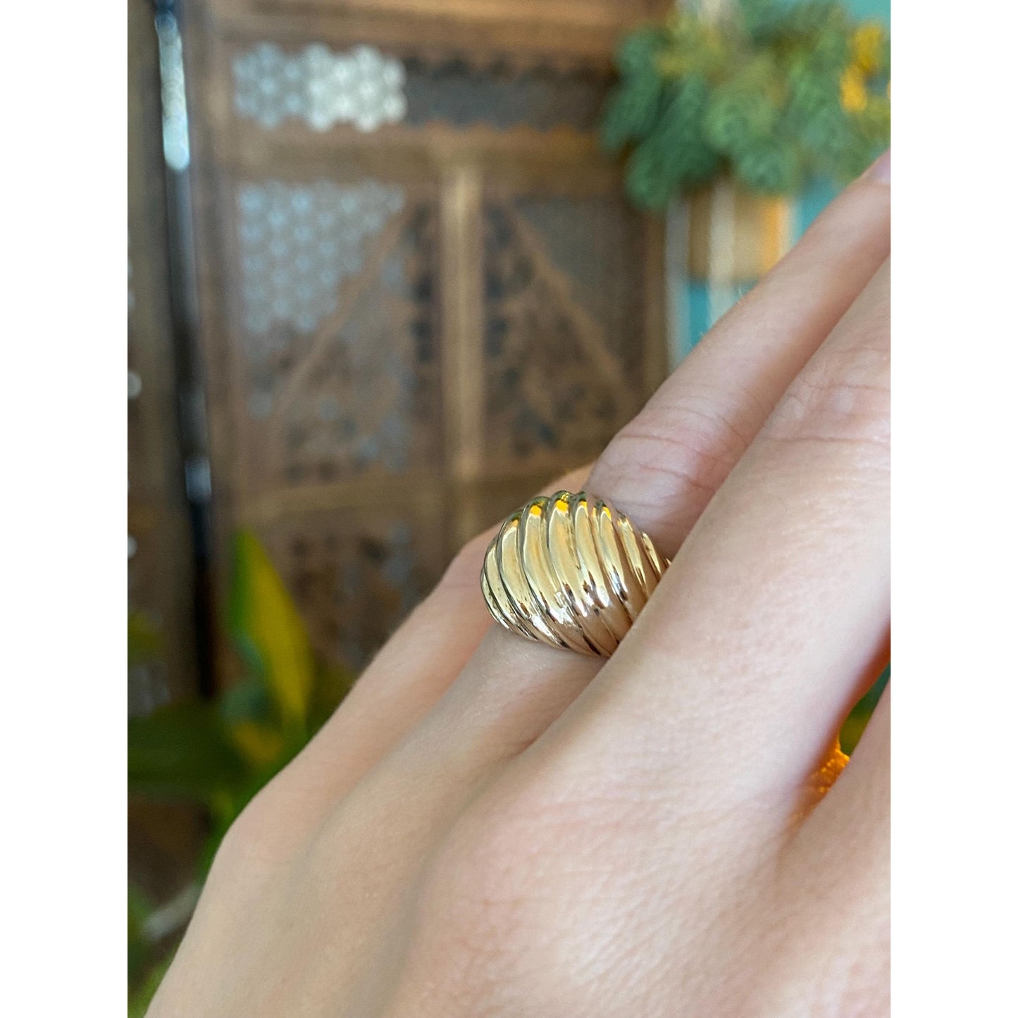 Solid 14k Yellow Gold Scalloped Ring - Size 4.5