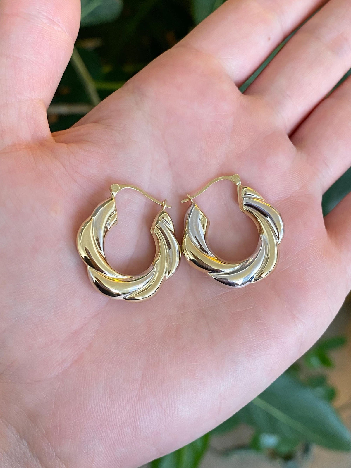 Vintage 14k White & Yellow Gold Scalloped Hoop Earrings