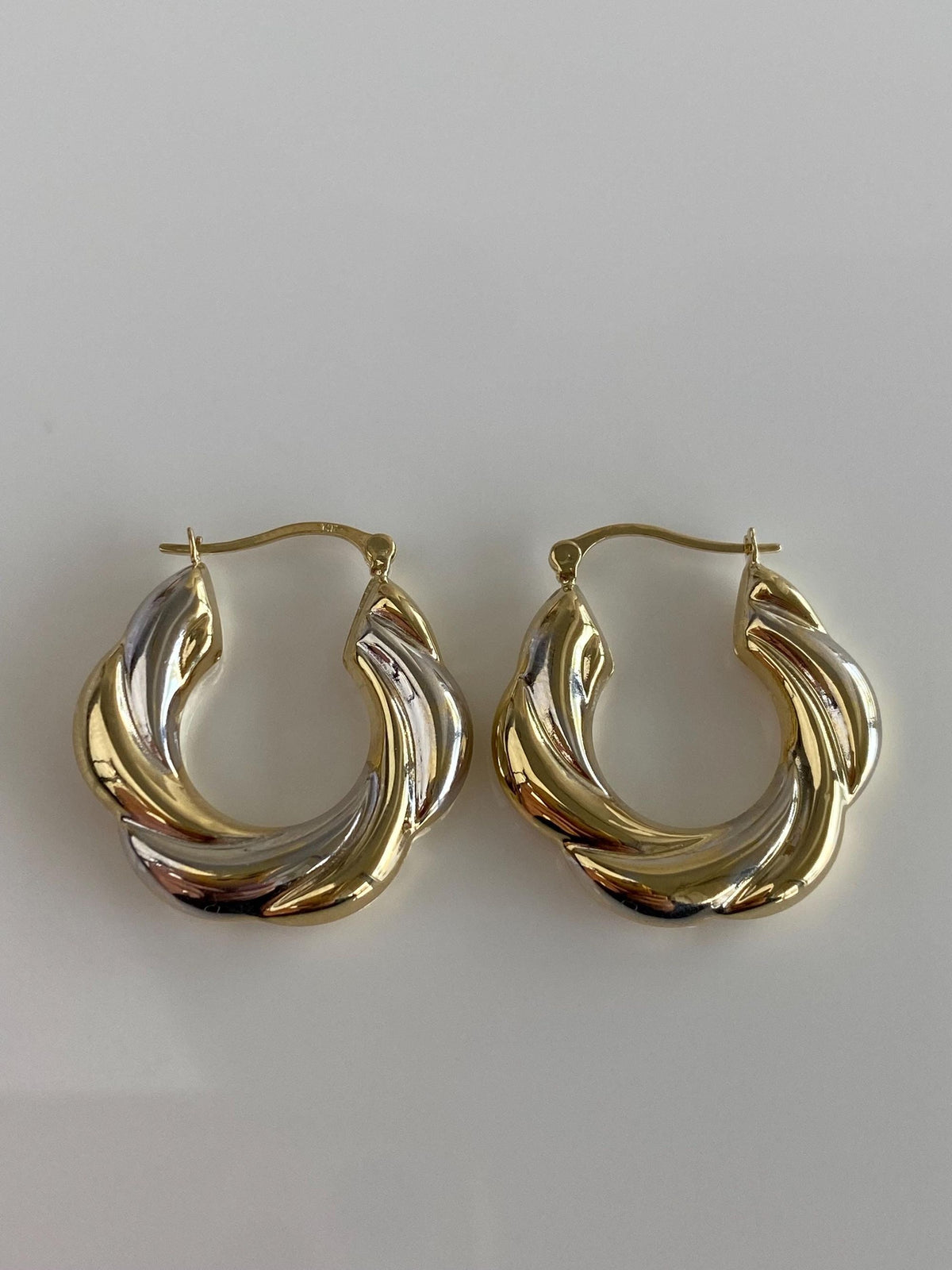 Vintage 14k White & Yellow Gold Scalloped Hoop Earrings