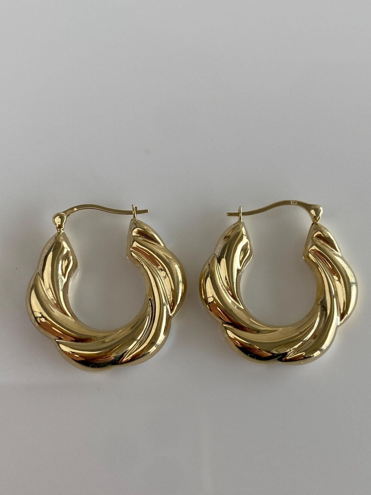 Vintage 14k White & Yellow Gold Scalloped Hoop Earrings