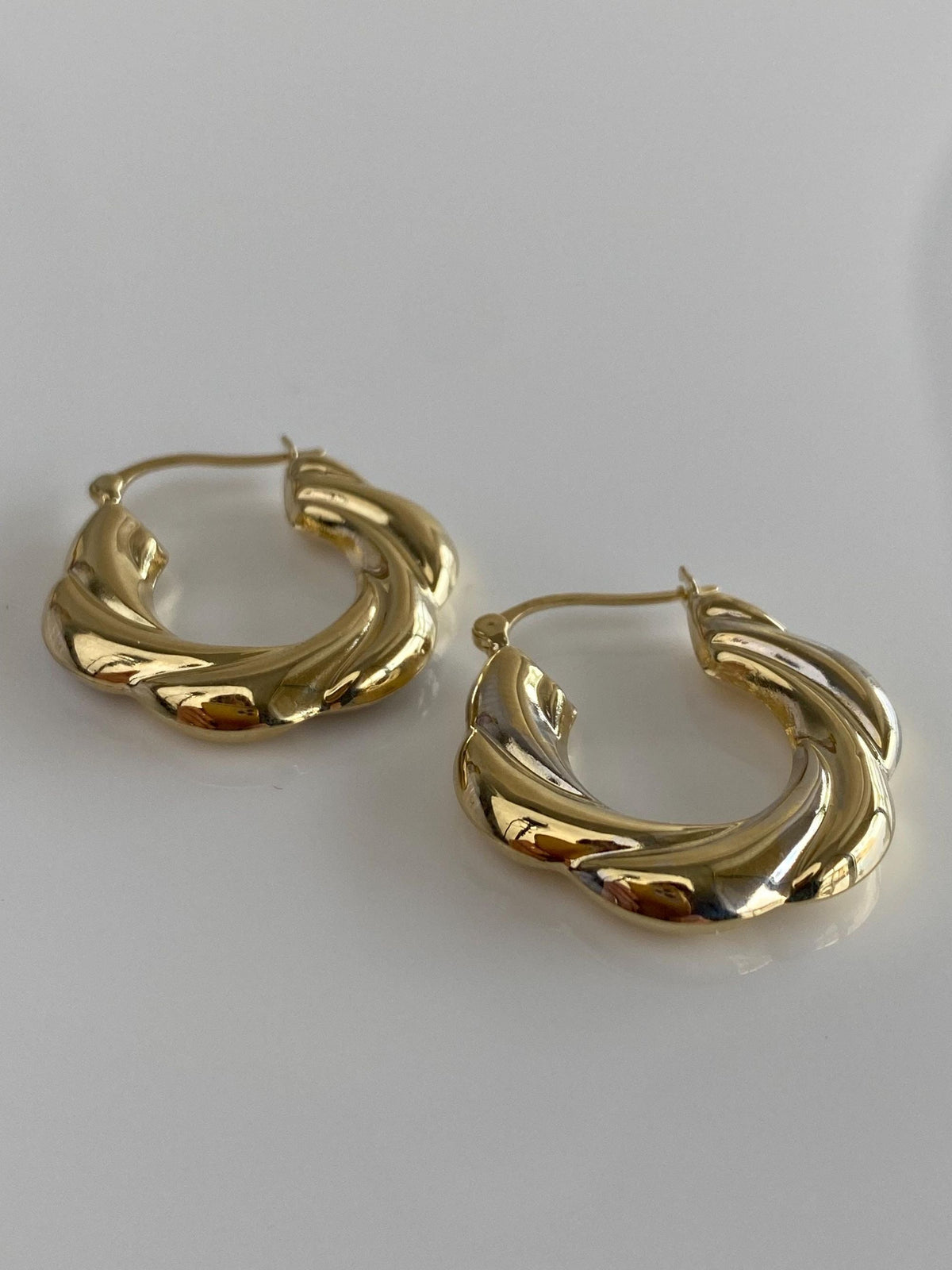 Vintage 14k White & Yellow Gold Scalloped Hoop Earrings