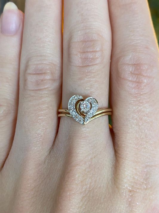 Vintage Solid 14k Yellow Gold Interlocking Diamond Heart Ring - Size 7
